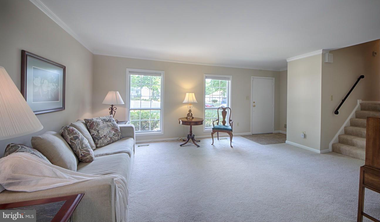 FOUR SEASONS - Residential