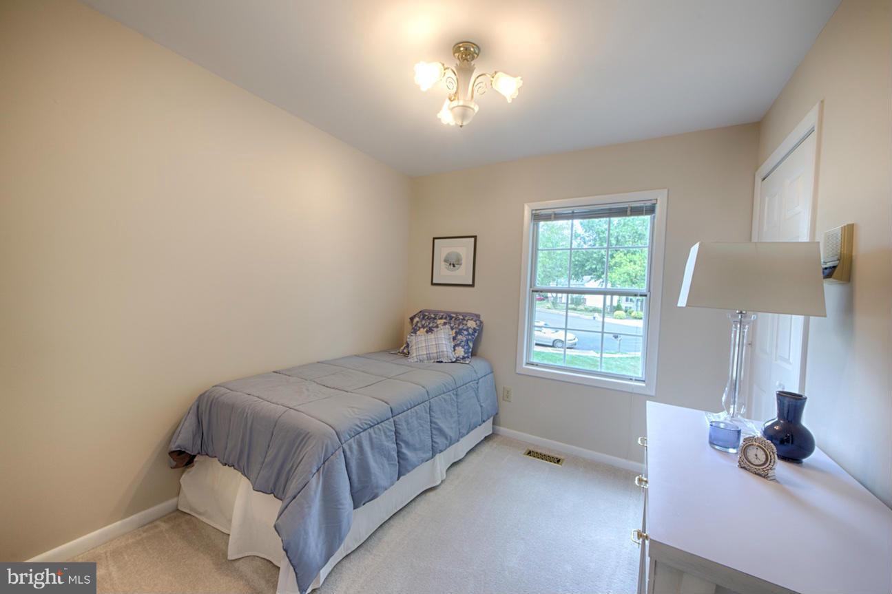 FOUR SEASONS - Residential