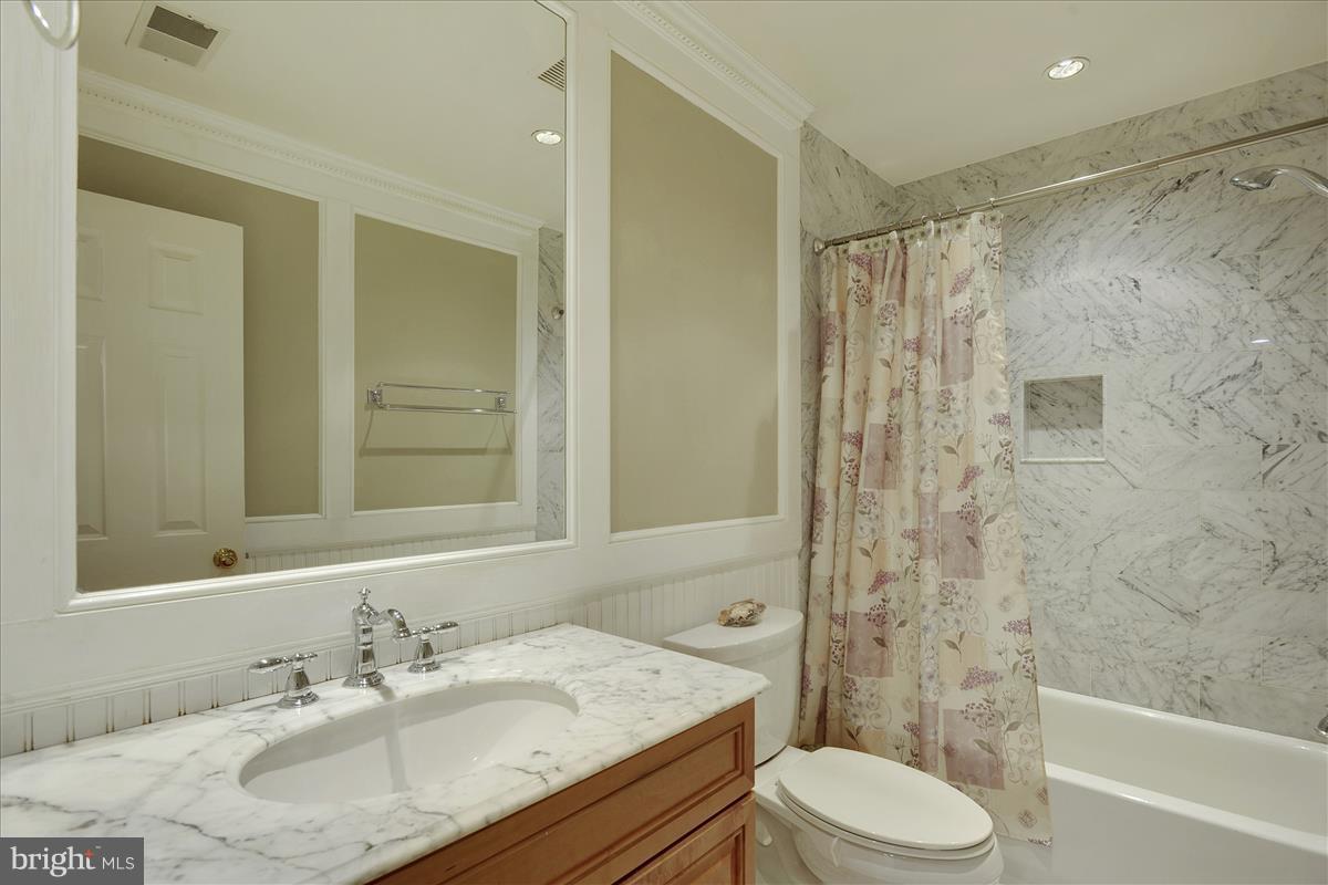 ASHBURN FARM - Residential