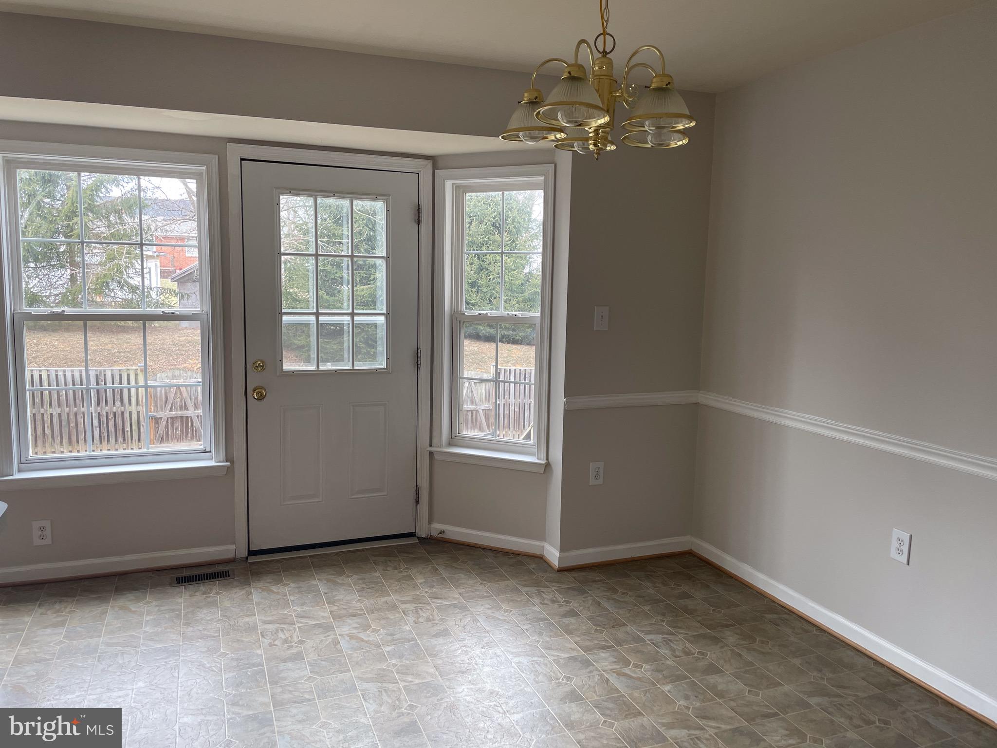 COUNTY GREEN - Residential Lease