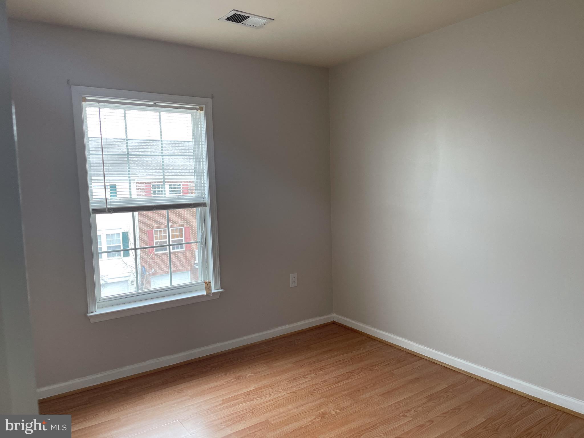 COUNTY GREEN - Residential Lease