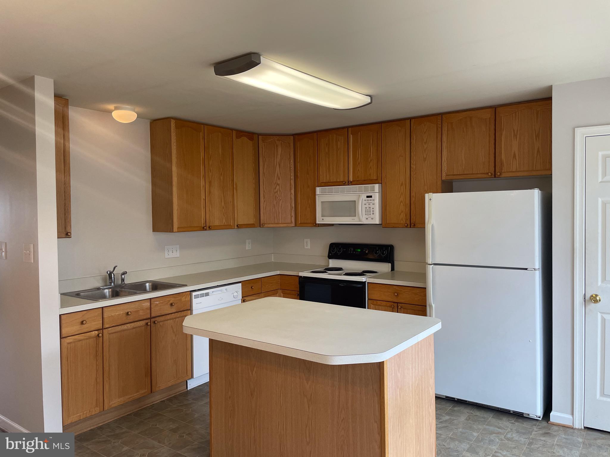 COUNTY GREEN - Residential Lease