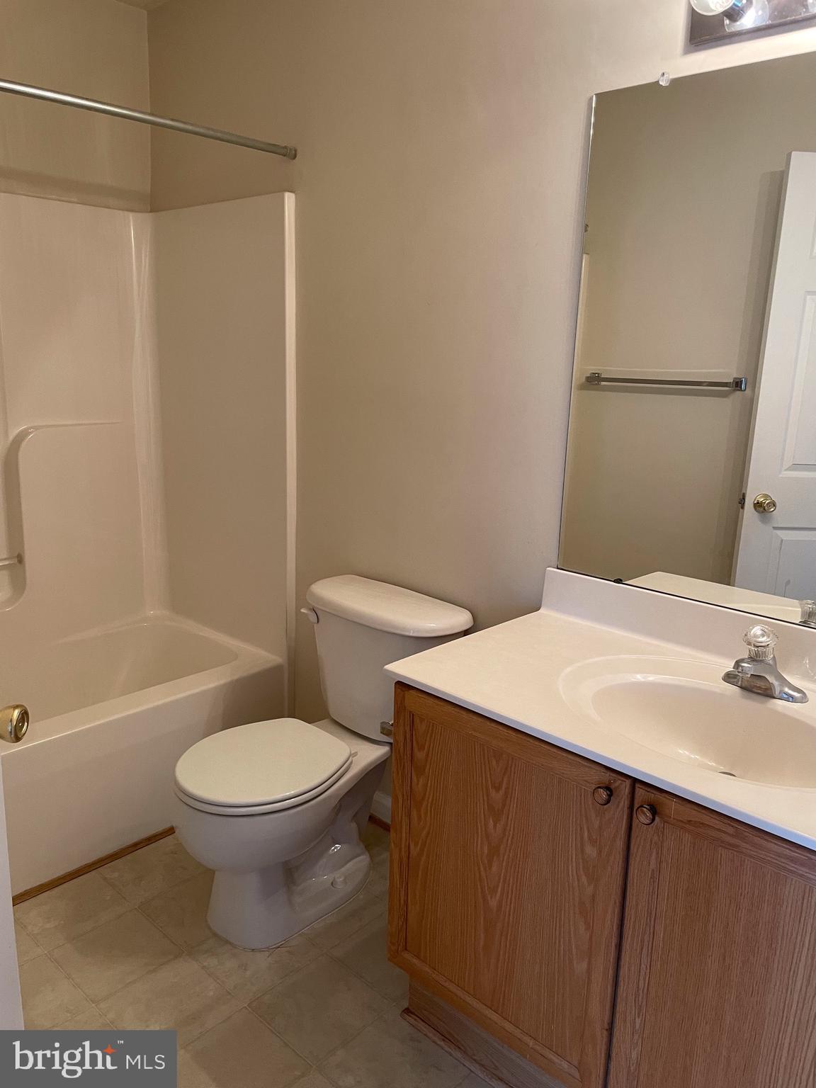 COUNTY GREEN - Residential Lease