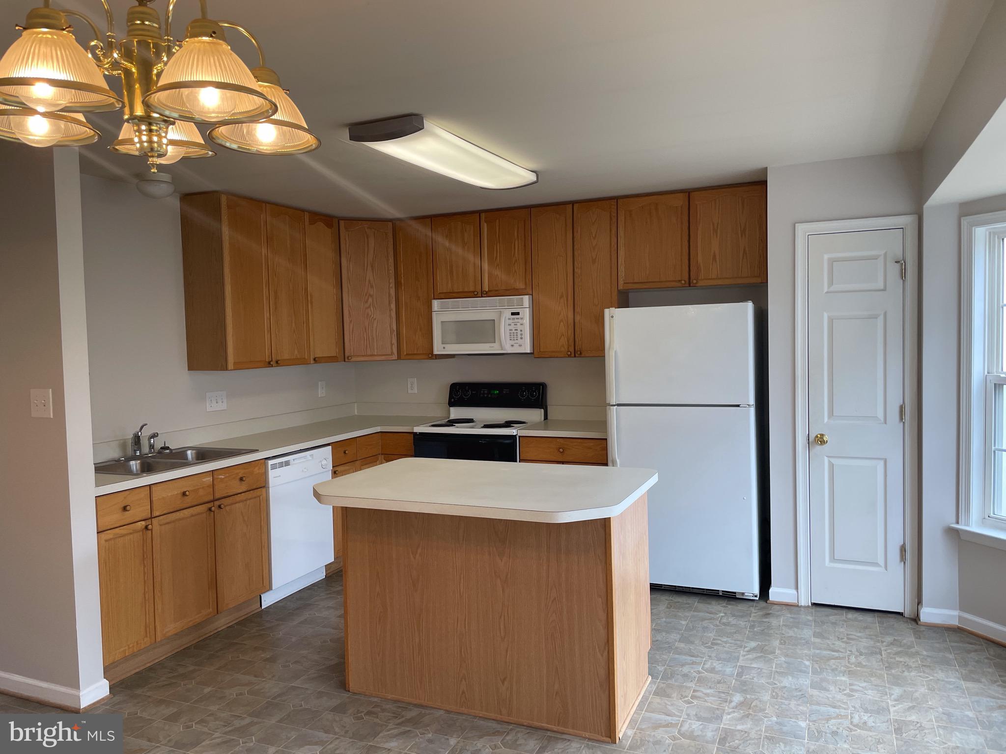 COUNTY GREEN - Residential Lease