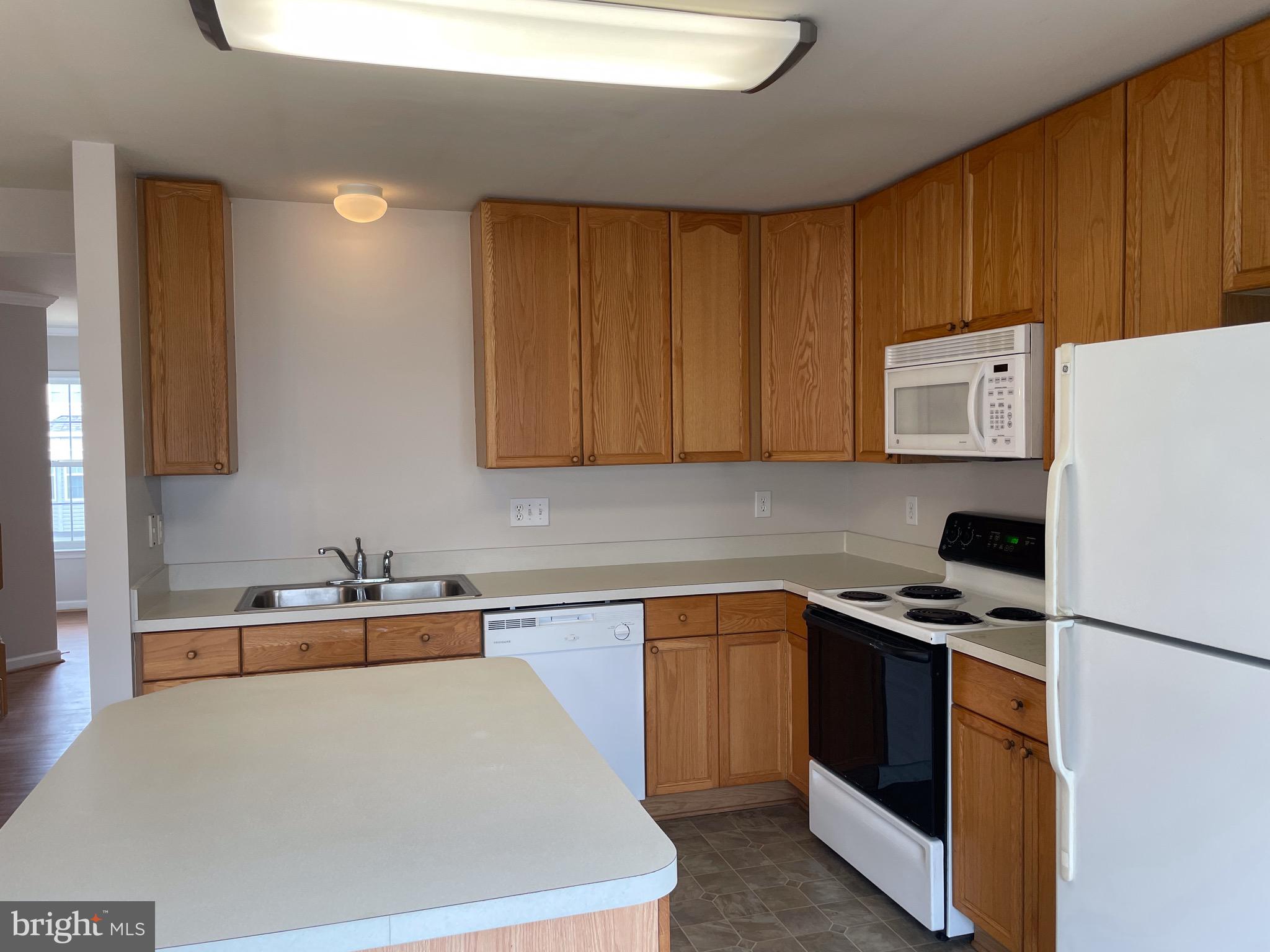 COUNTY GREEN - Residential Lease