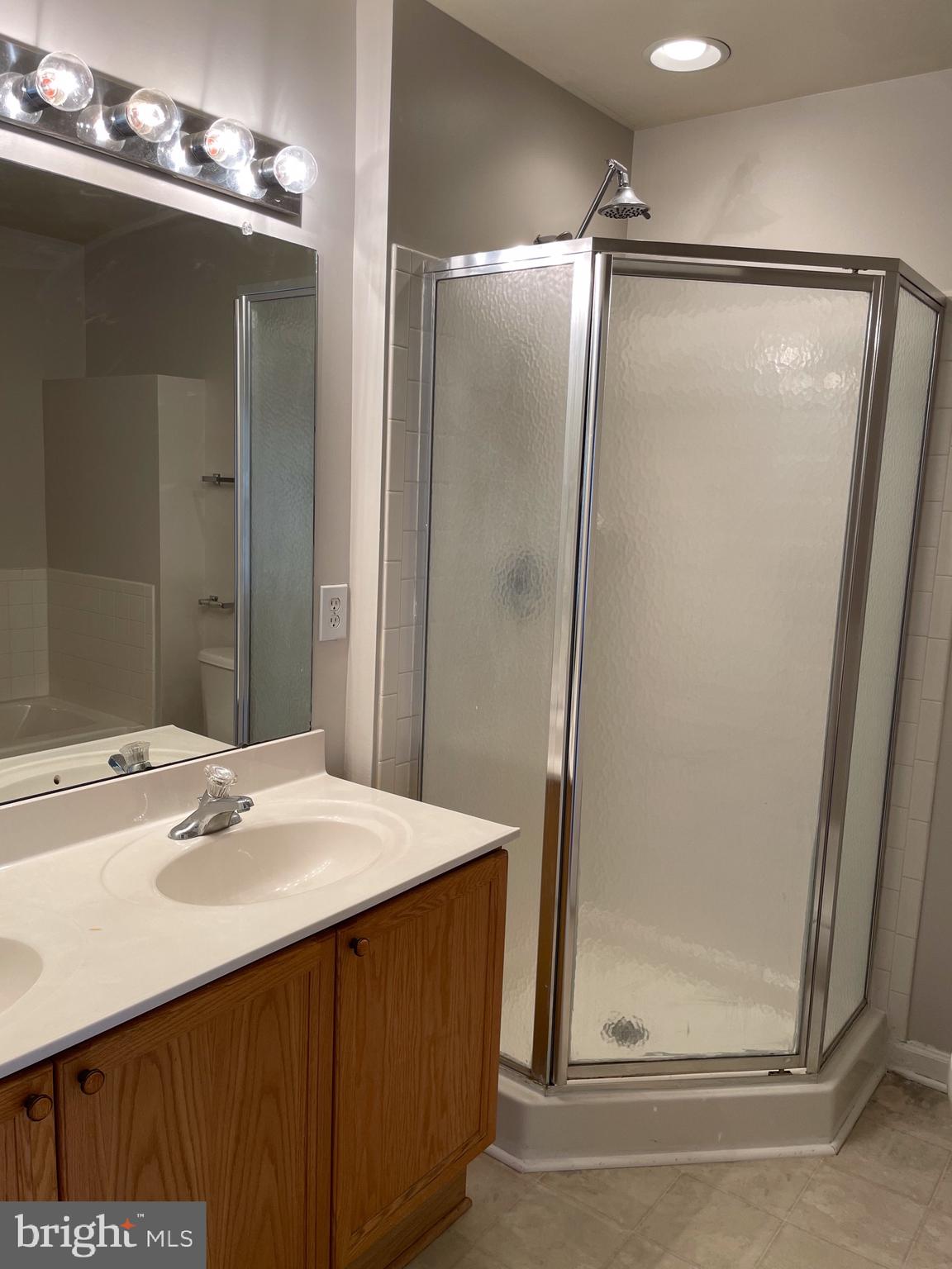 COUNTY GREEN - Residential Lease