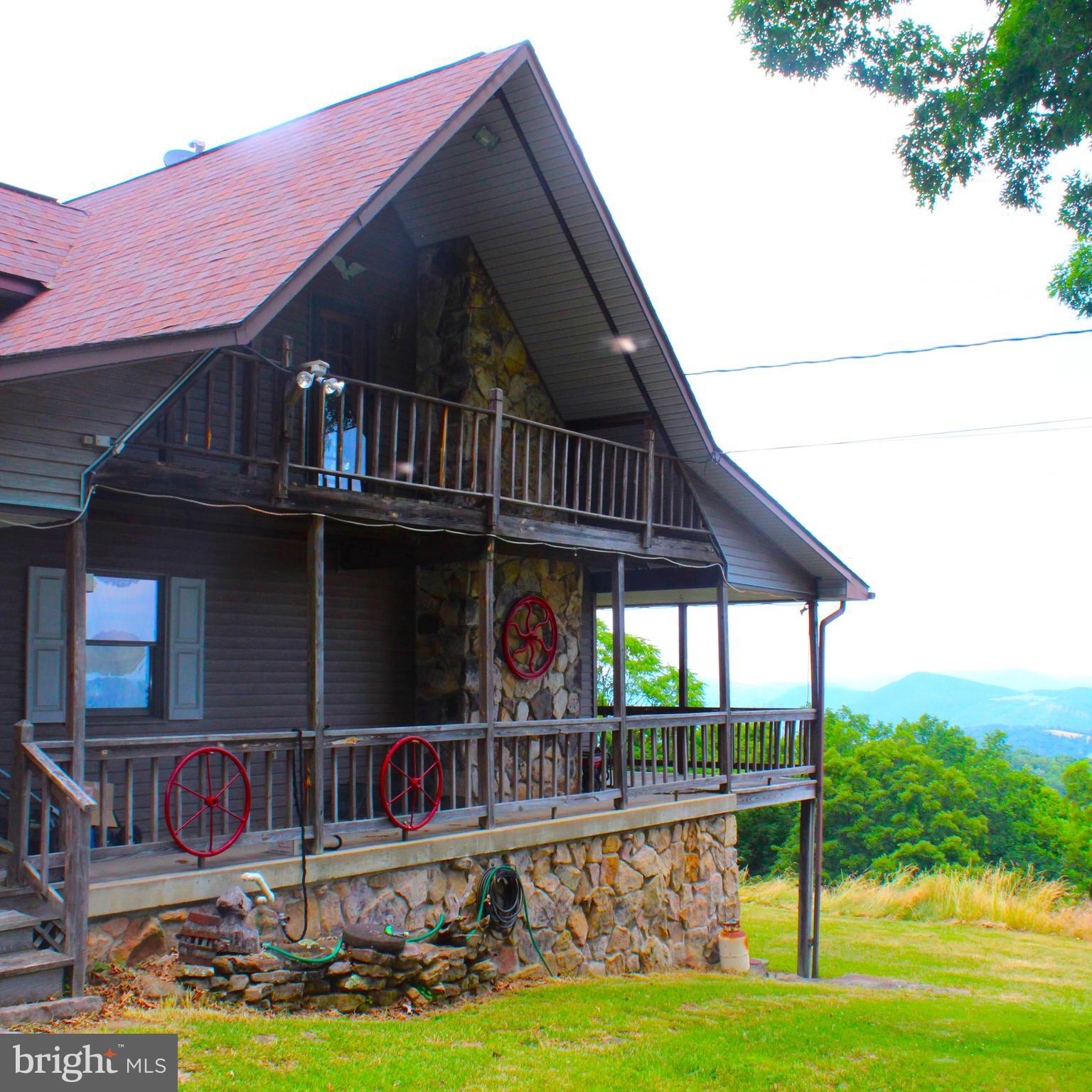 THE PINNACLE - Residential