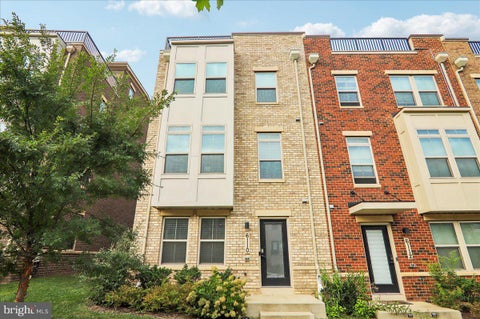 Townhouse For Rent - 6110 Northwest Drive<br/> HYATTSVILLE, MD 20782