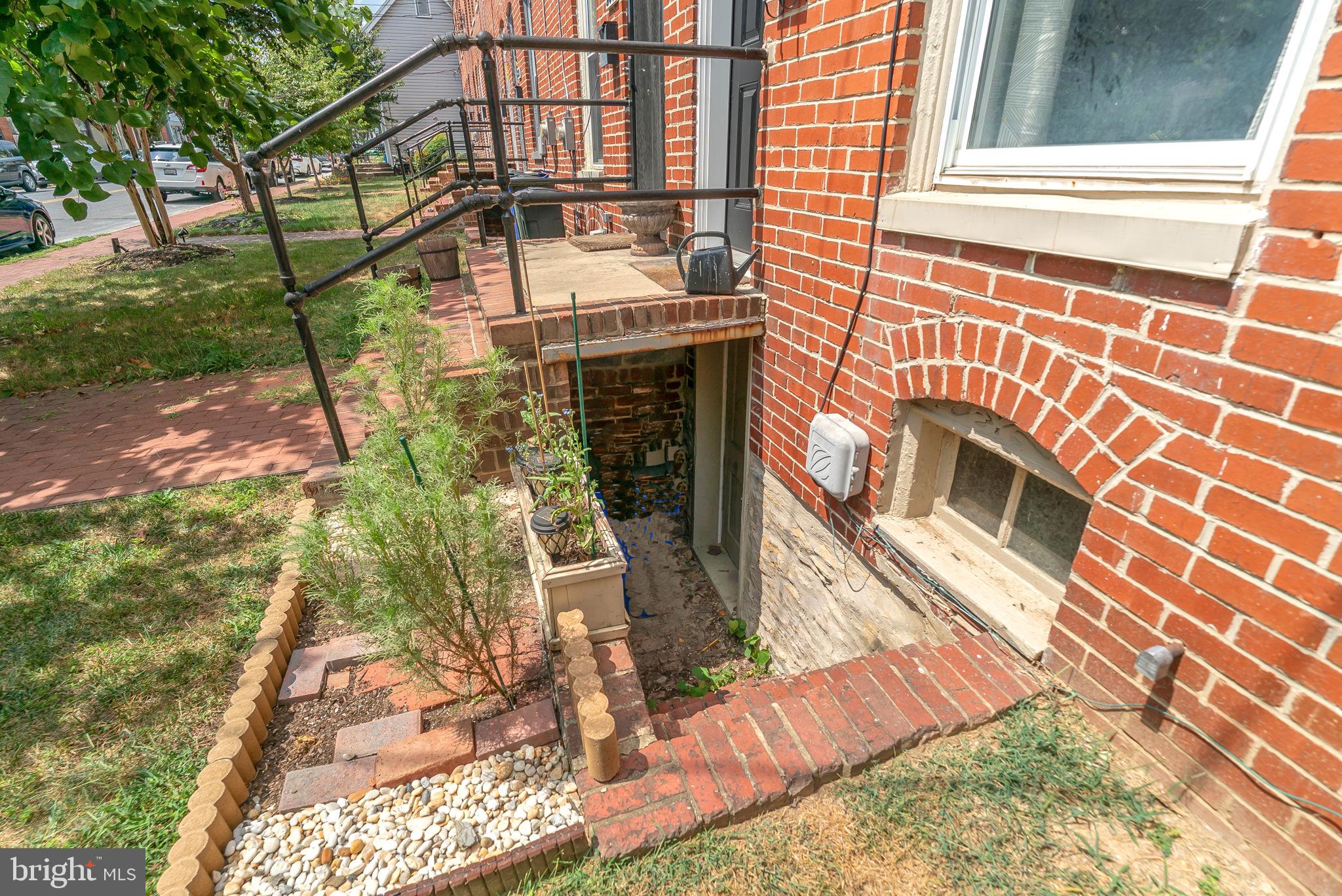 235 6TH STREET E