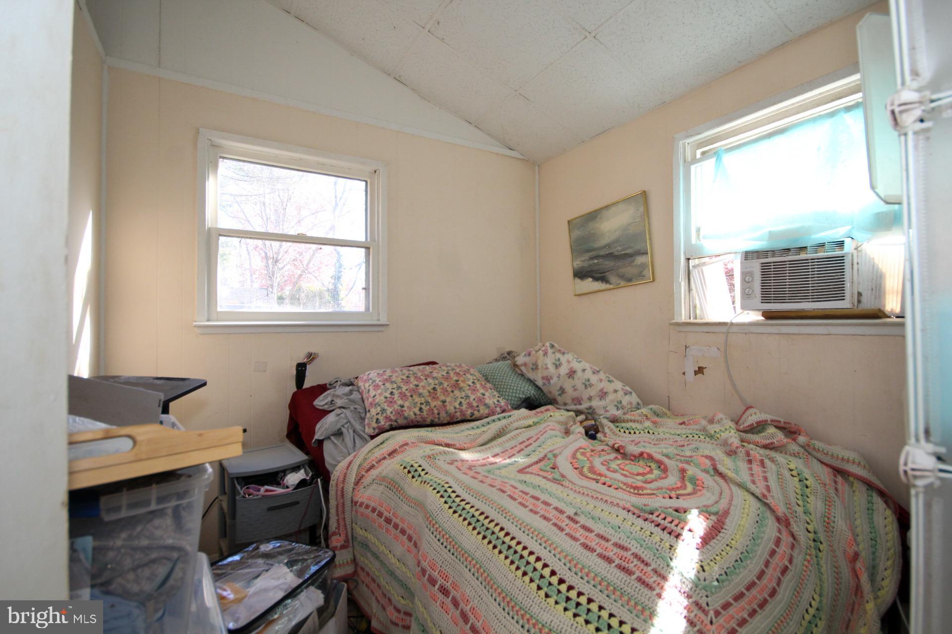 LAUREL LAKES - Residential