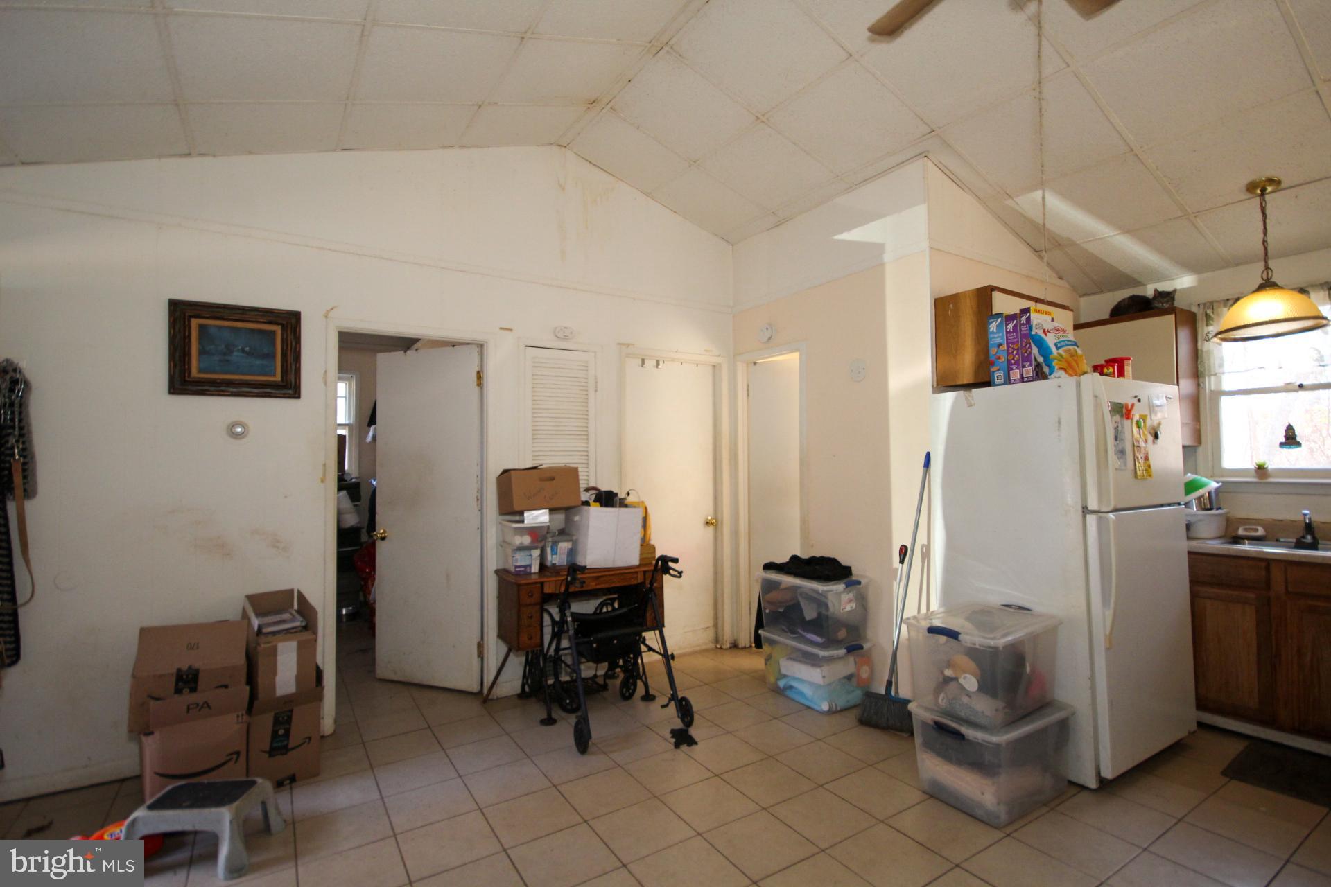 LAUREL LAKES - Residential