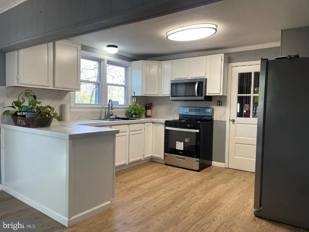 Penns Grove, New Jersey 08069, United States, 4 Bedrooms Bedrooms, ,1 BathroomBathrooms,Residential,Pending,26315