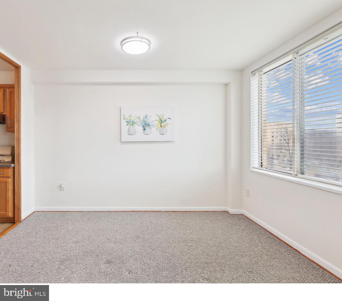 RIVER TOWERS - Residential Lease