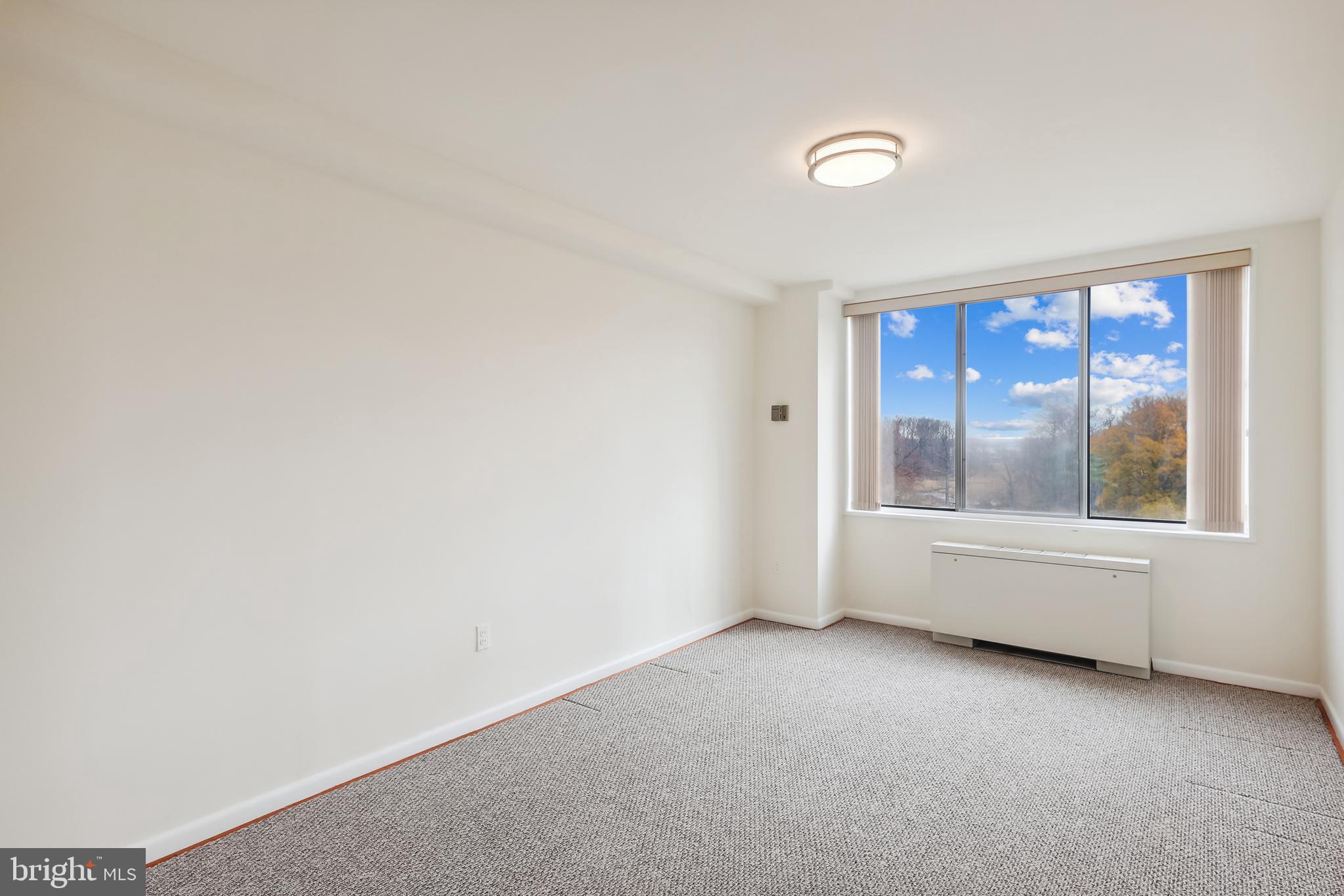 RIVER TOWERS - Residential Lease