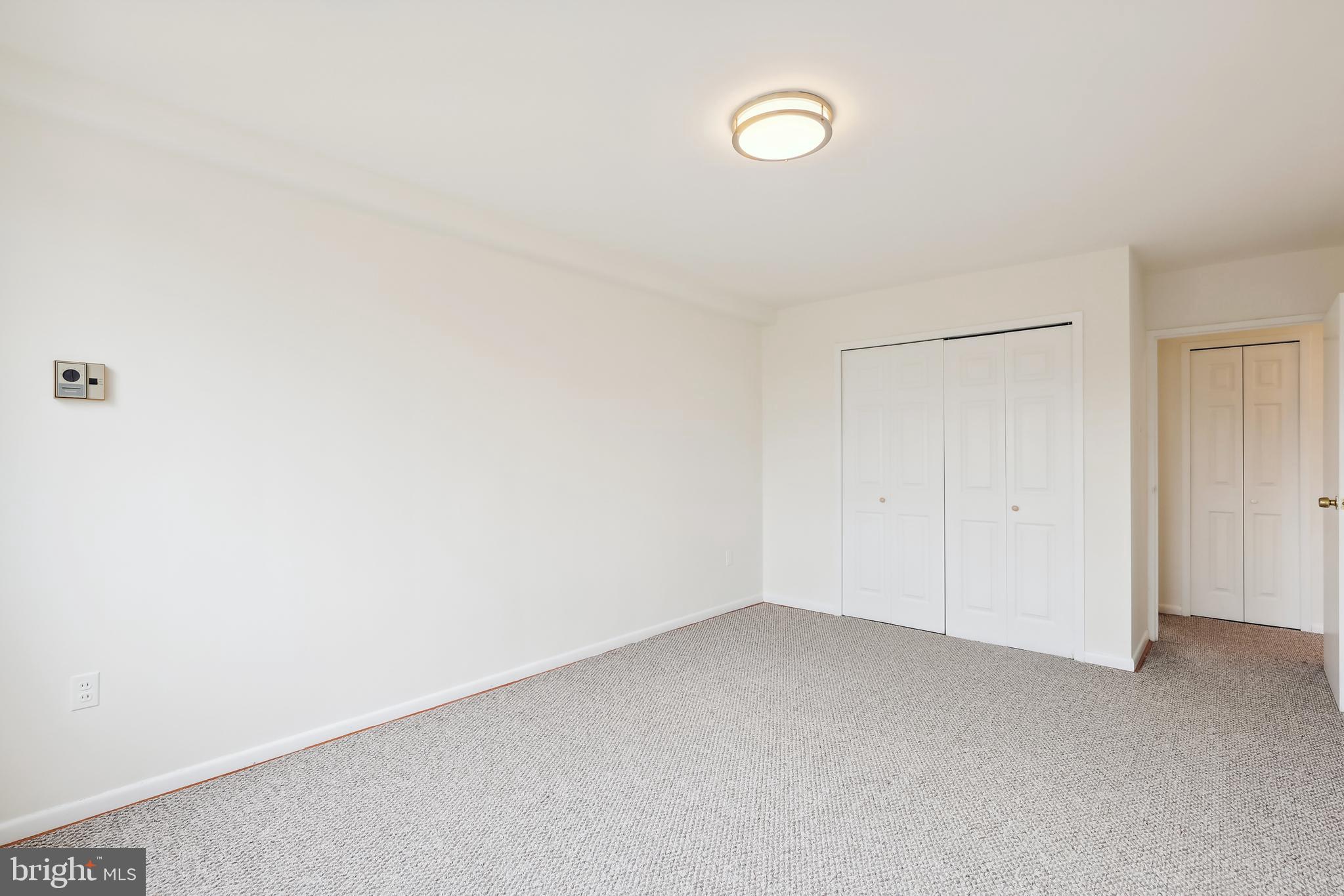 RIVER TOWERS - Residential Lease