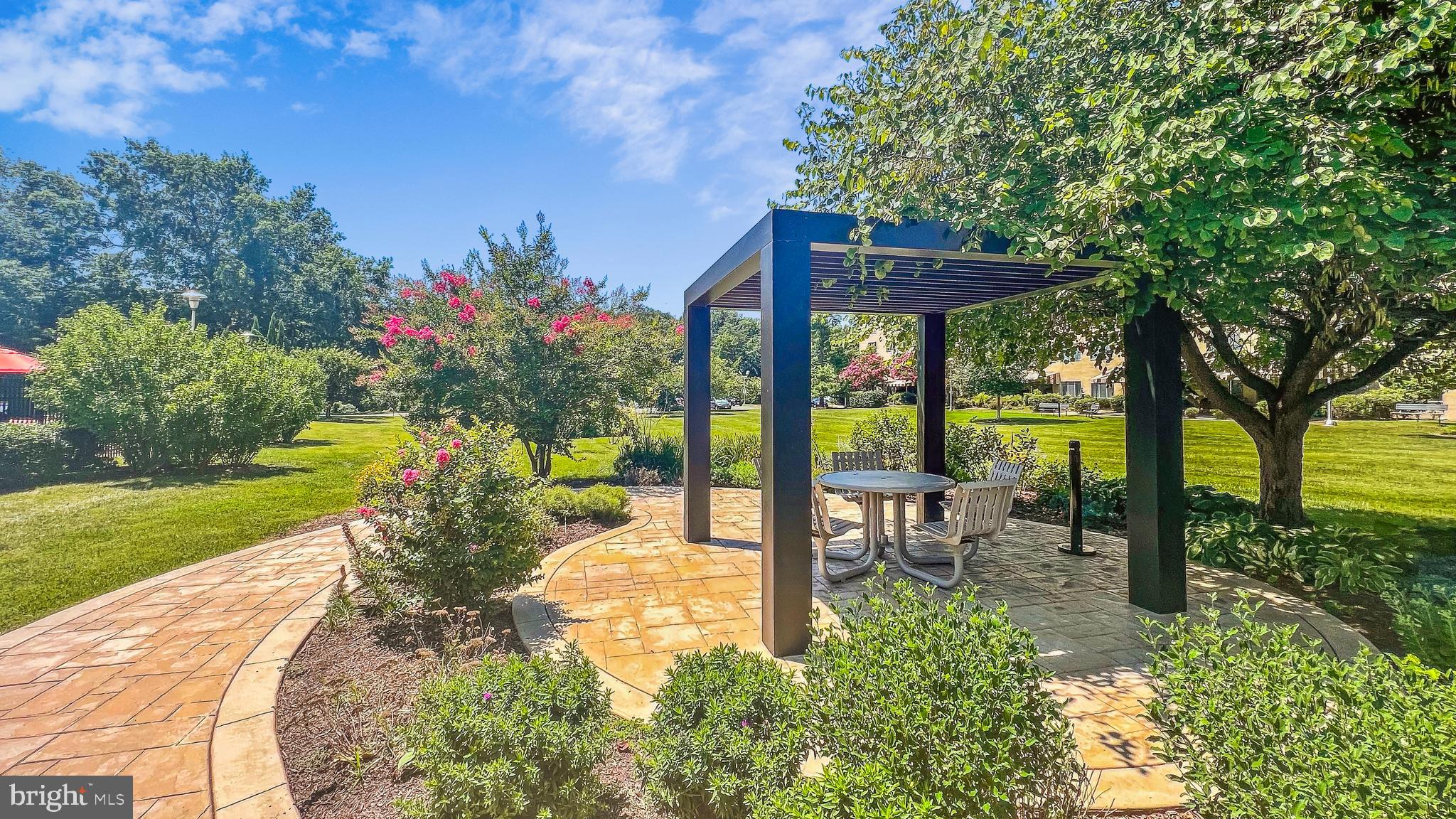 RIVER TOWERS - Residential Lease