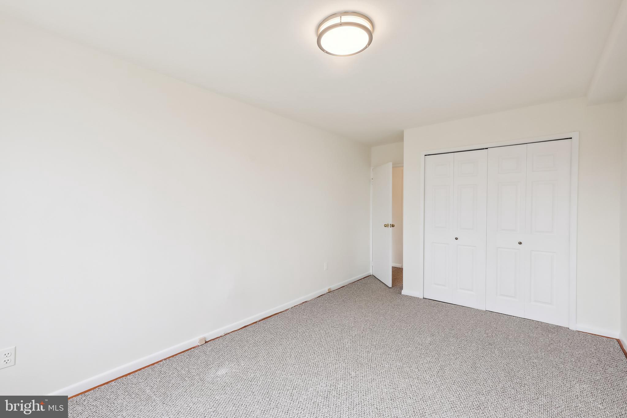 RIVER TOWERS - Residential Lease