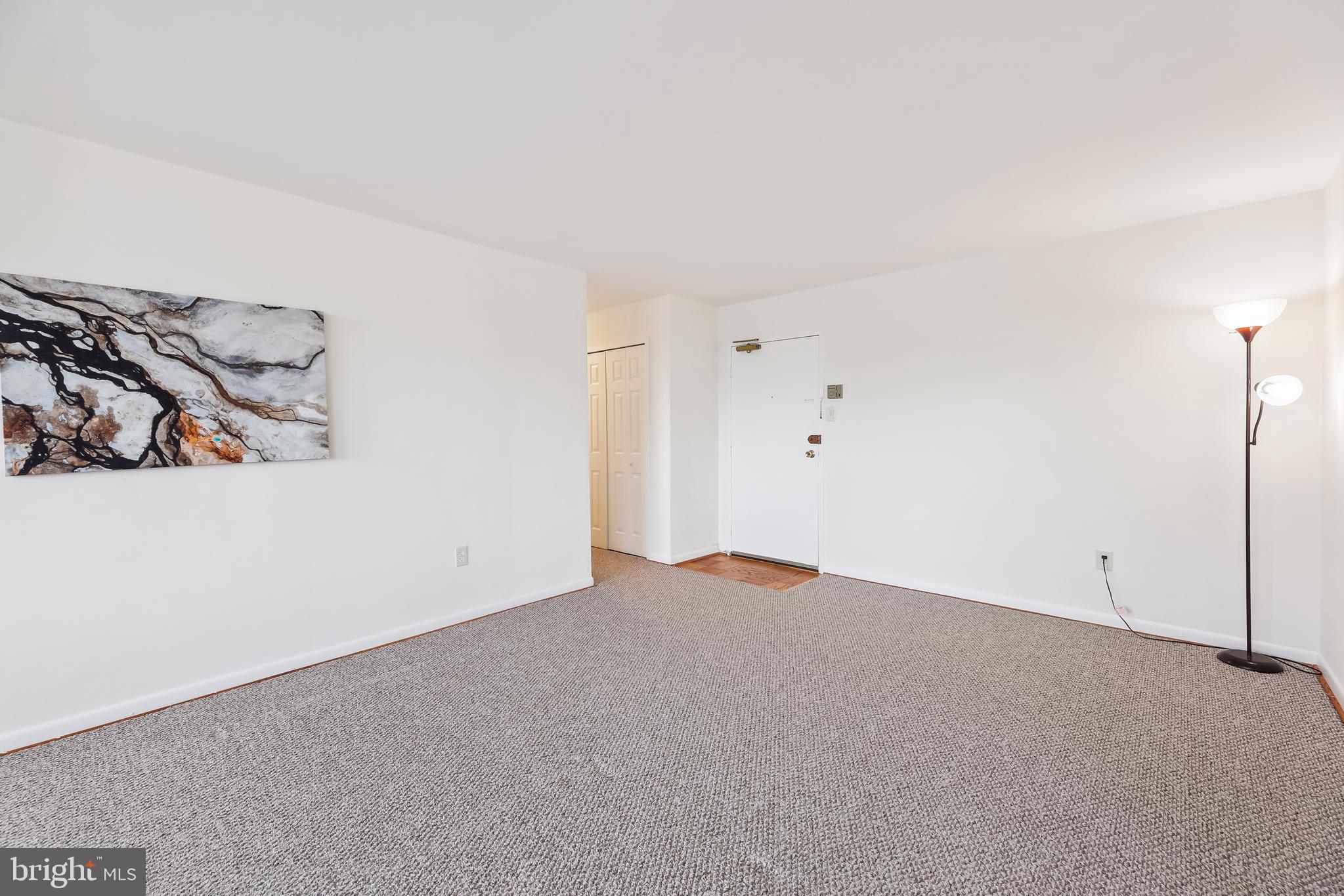 RIVER TOWERS - Residential Lease