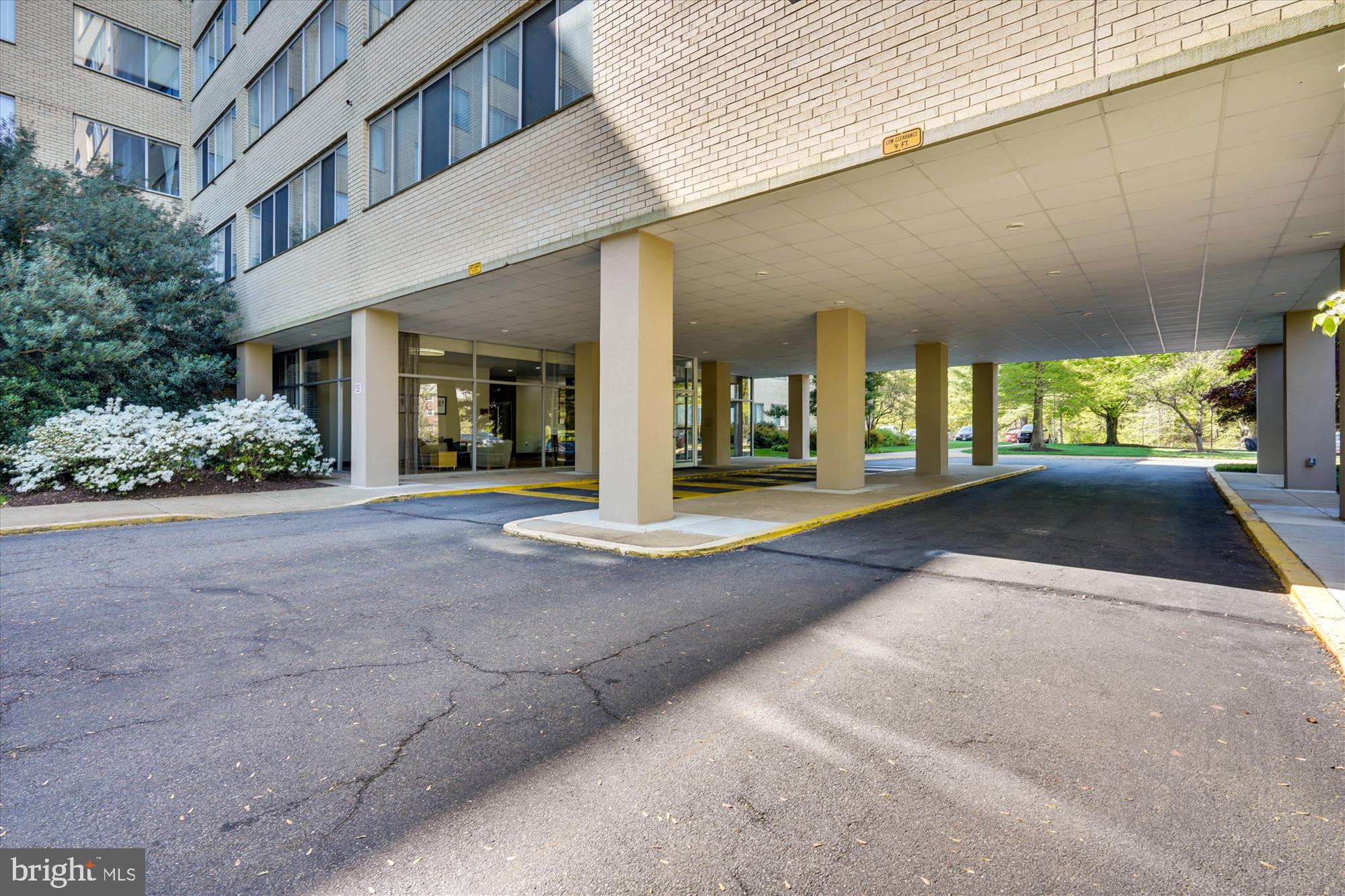 RIVER TOWERS - Residential Lease