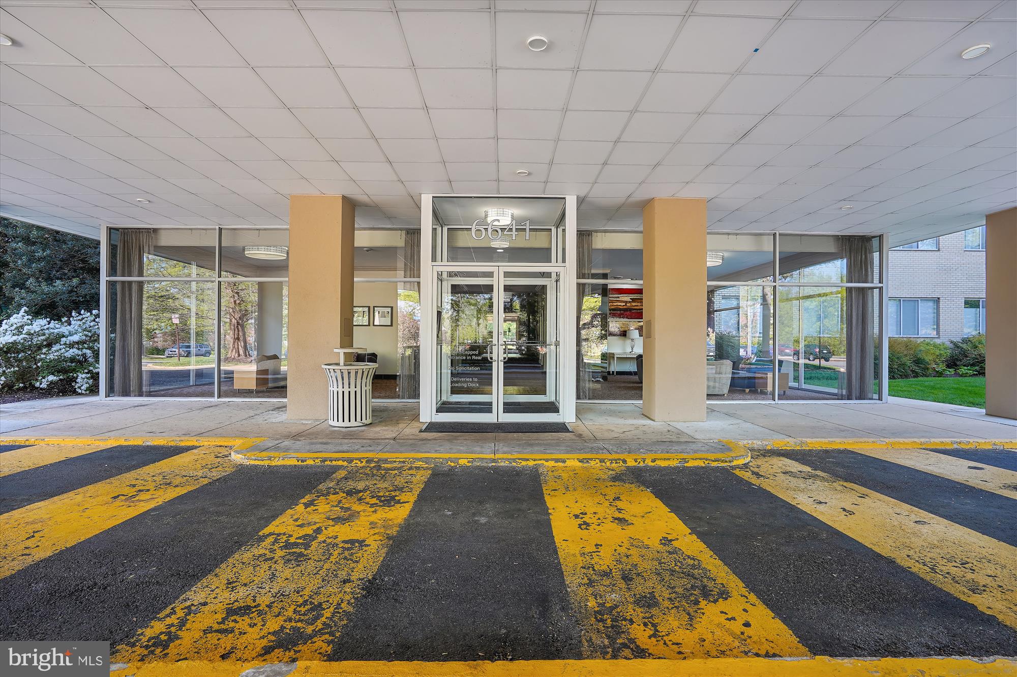 RIVER TOWERS - Residential Lease