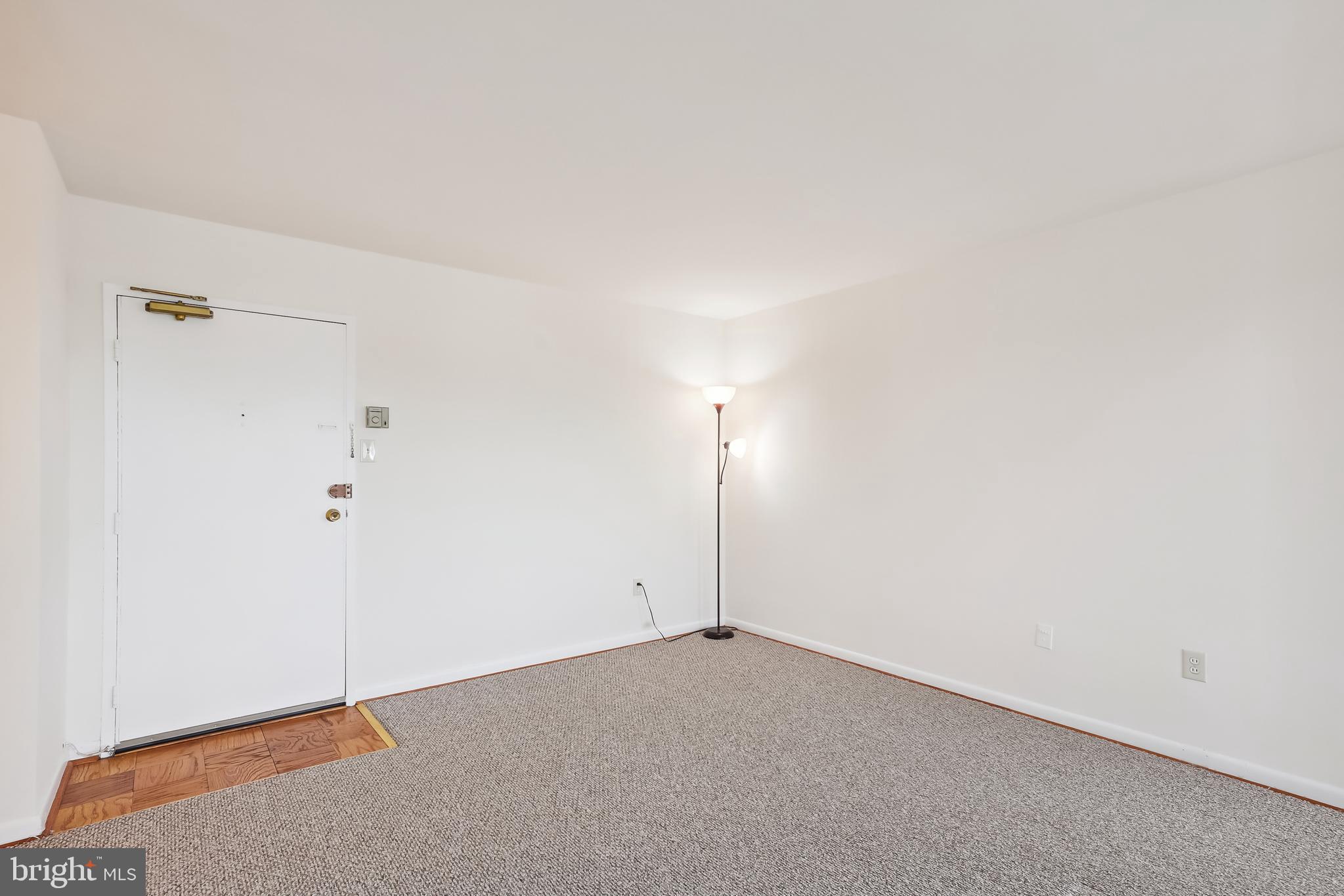 RIVER TOWERS - Residential Lease