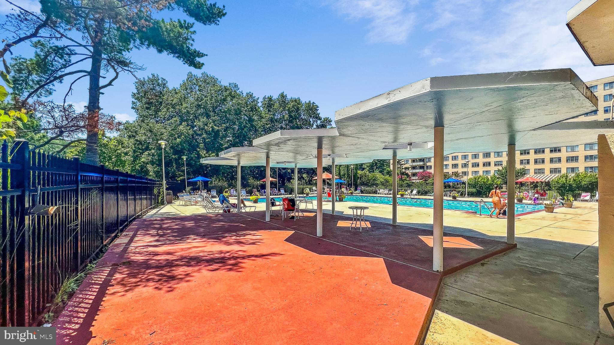 RIVER TOWERS - Residential Lease