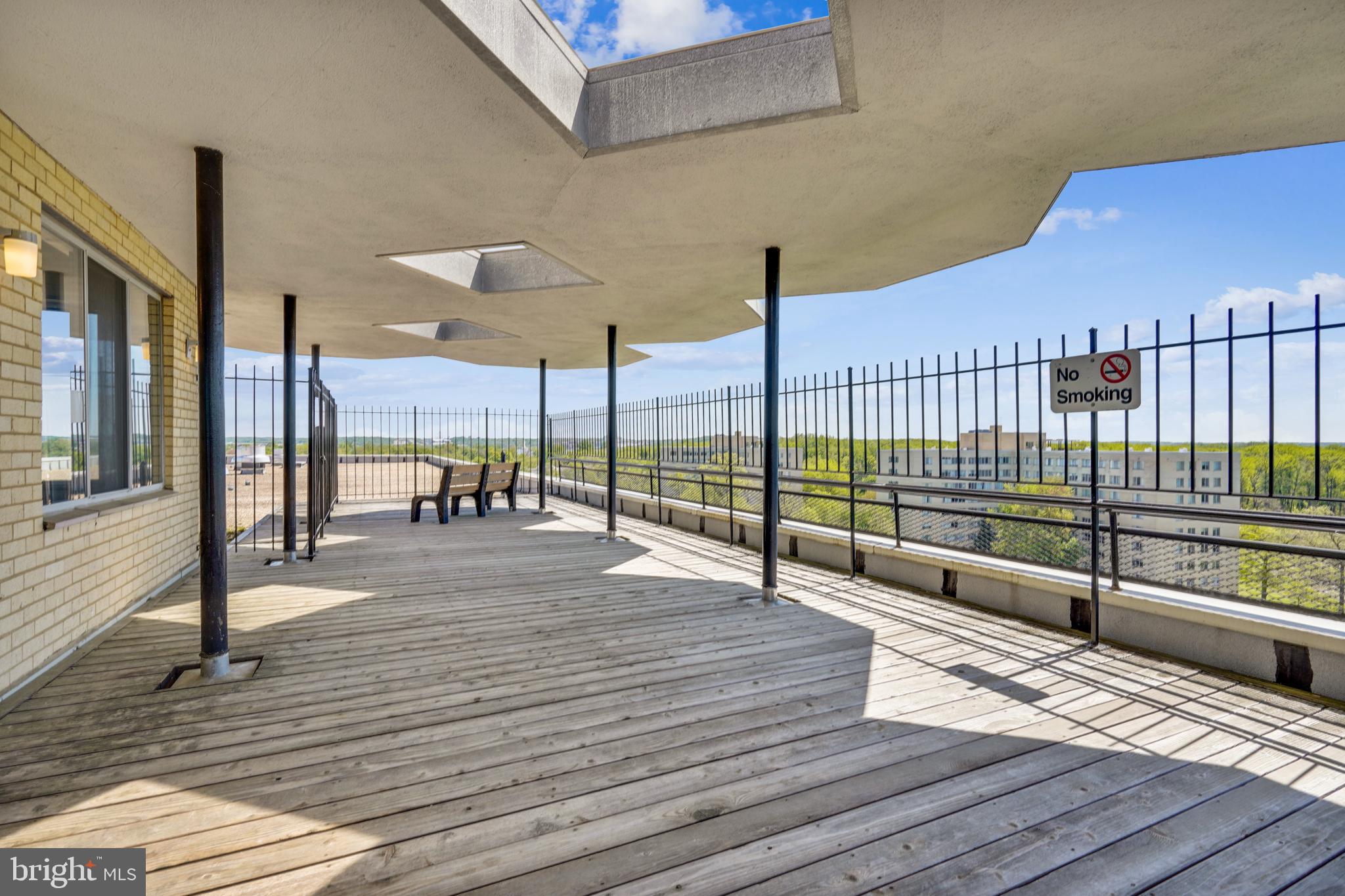 RIVER TOWERS - Residential Lease