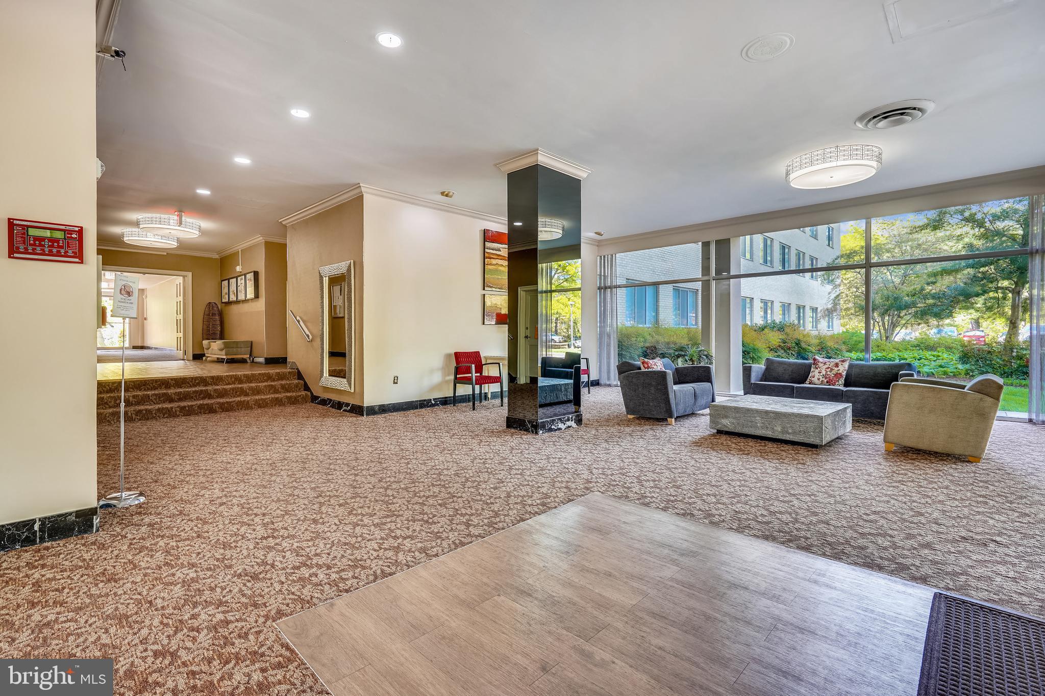 RIVER TOWERS - Residential Lease