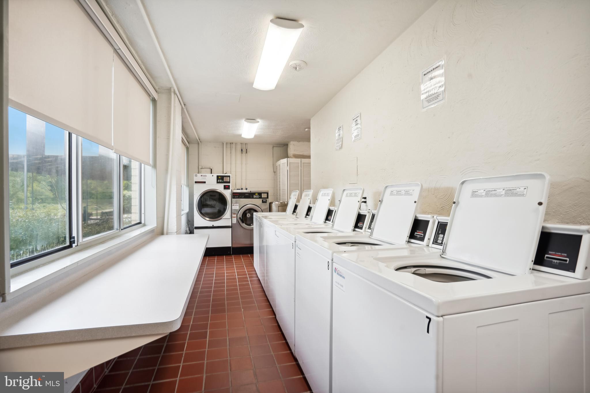 RIVER TOWERS - Residential Lease