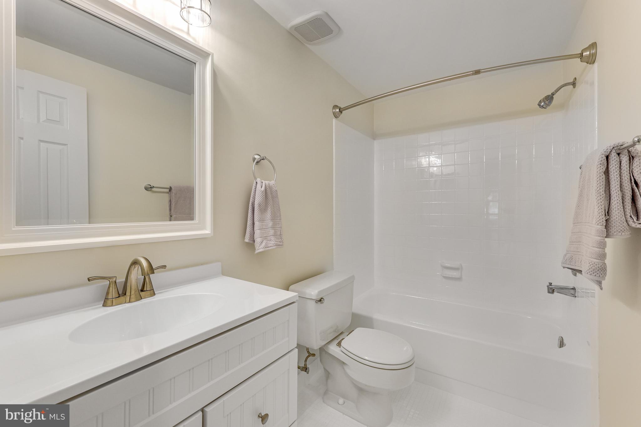 COLONIAL GREEN - Residential