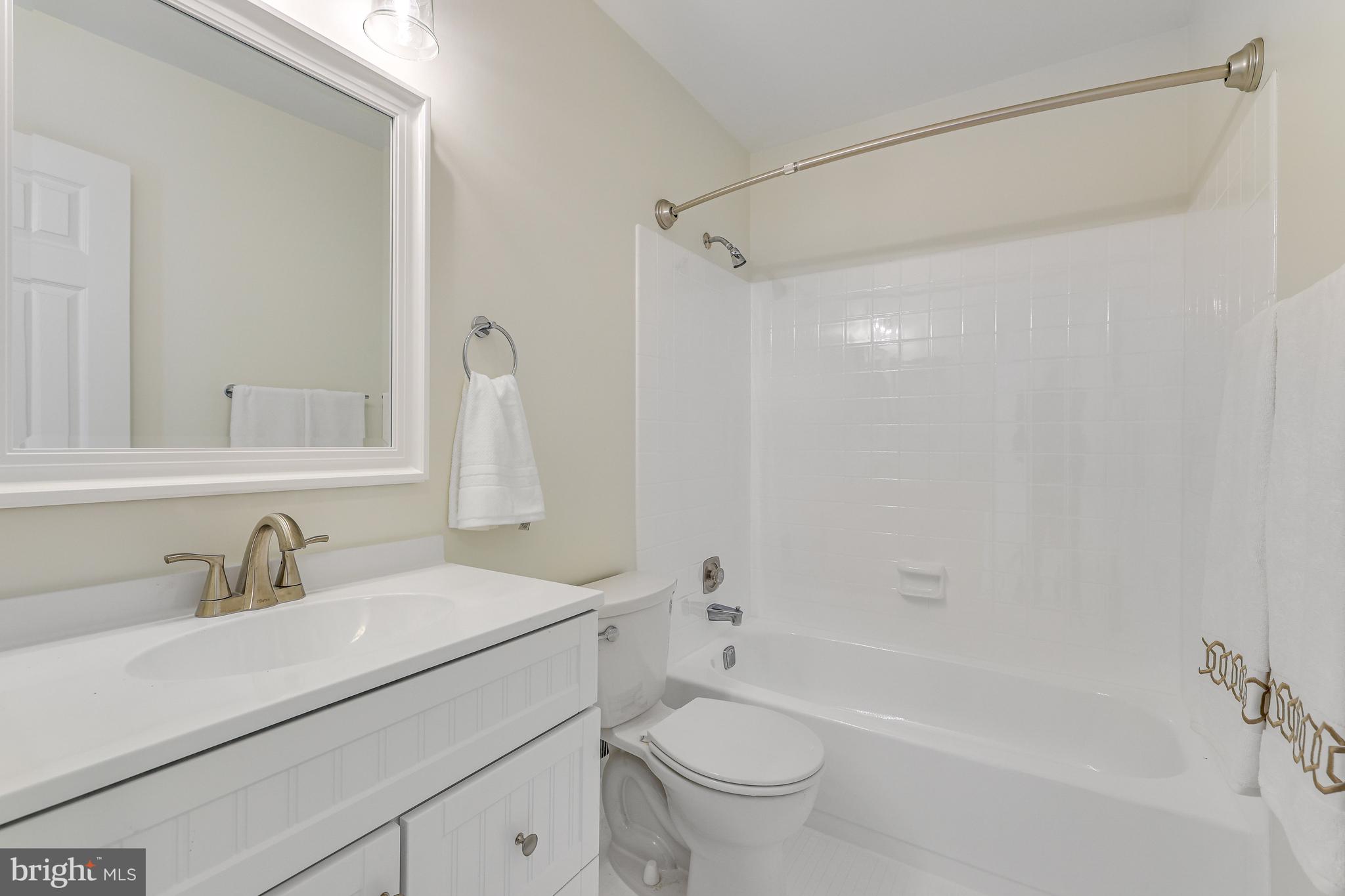 COLONIAL GREEN - Residential