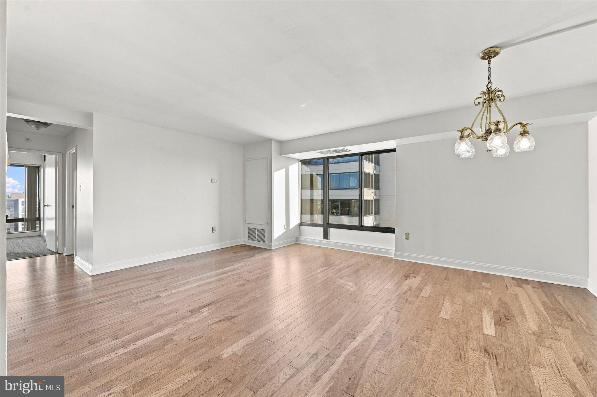 2001 HAMILTON STREET 2114