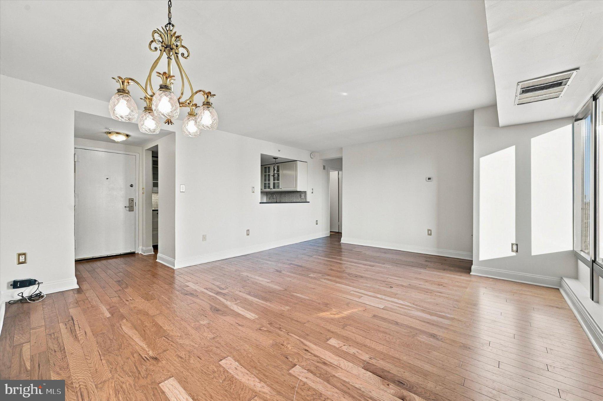 2001 HAMILTON STREET 2114