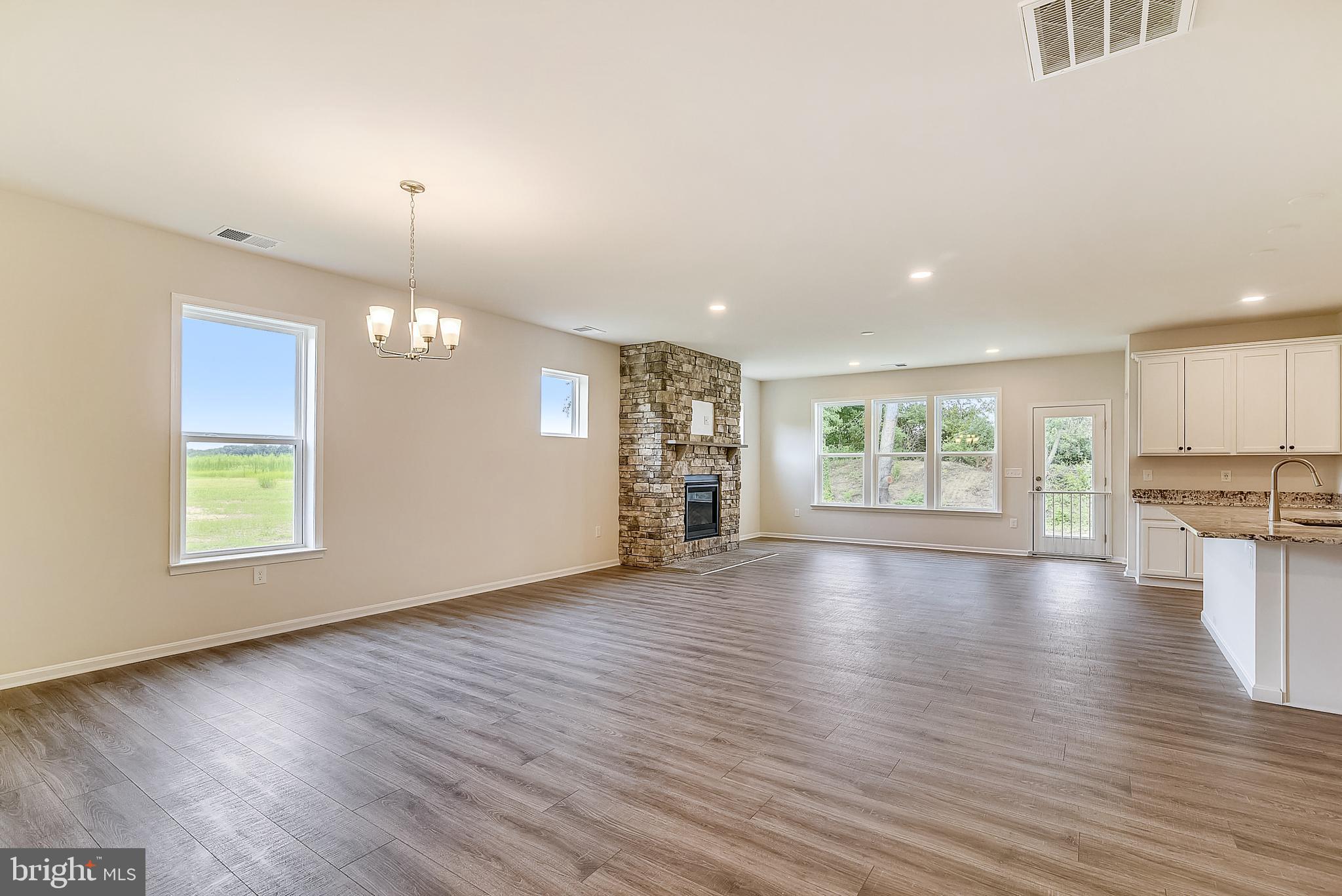 124 TURNABOUT LANE
