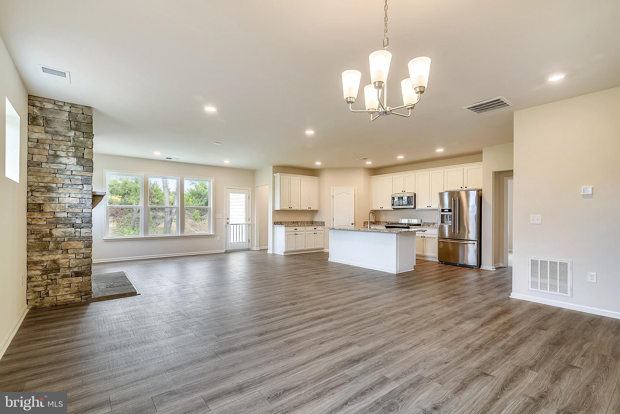124 TURNABOUT LANE