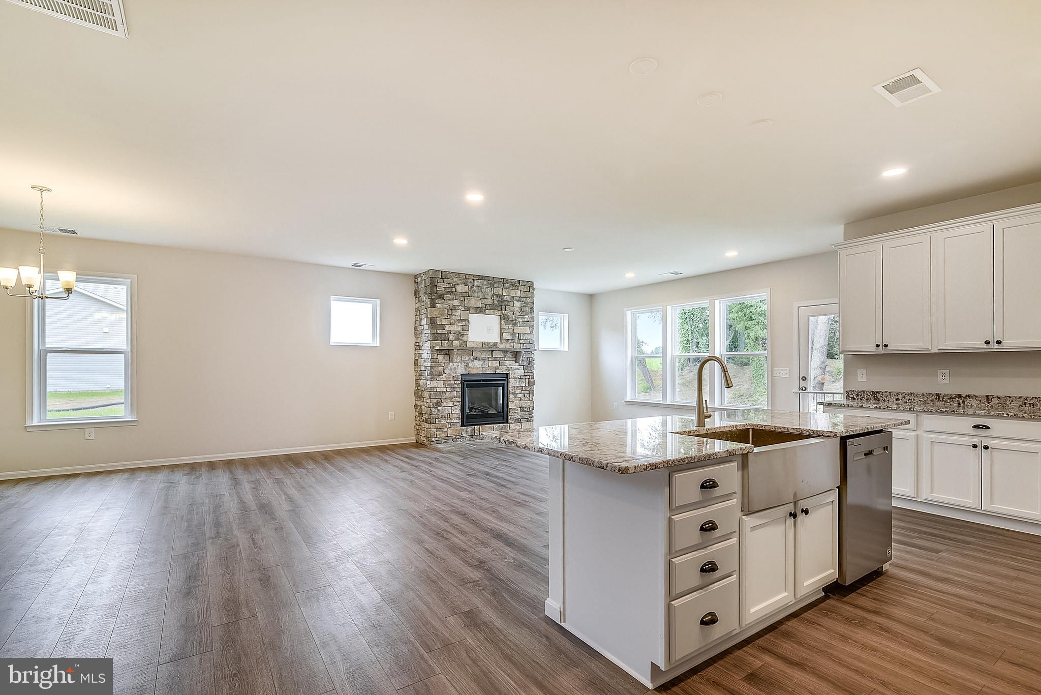 124 TURNABOUT LANE