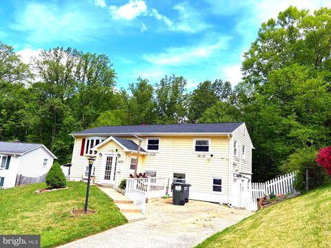 Photo of 14303 Fairmont Court, WOODBRIDGE, VA 22193 (MLS # VAPW2117880)