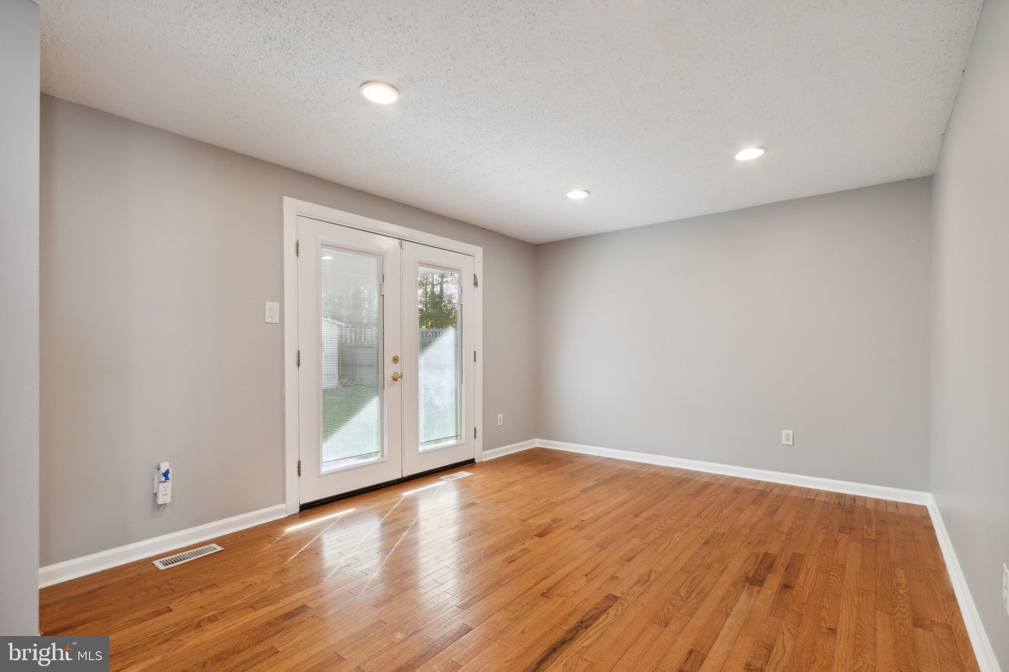 ROLLINGWOOD VILLAGE - Residential Lease