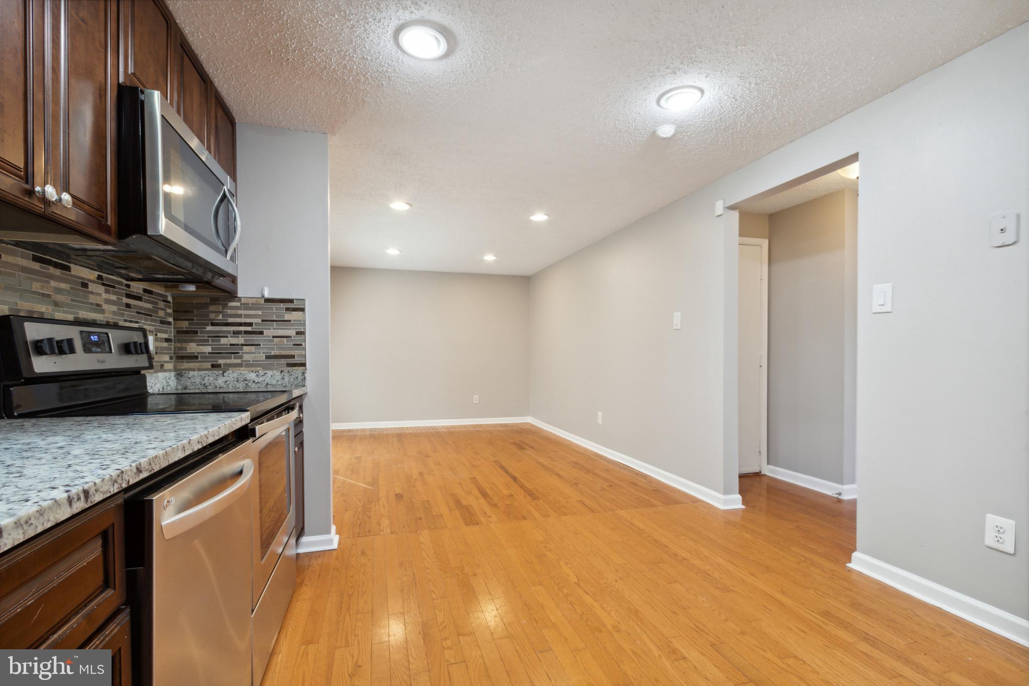 ROLLINGWOOD VILLAGE - Residential Lease