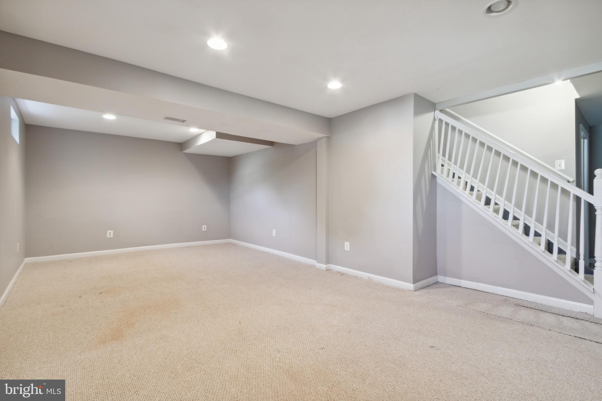 ROLLINGWOOD VILLAGE - Residential Lease