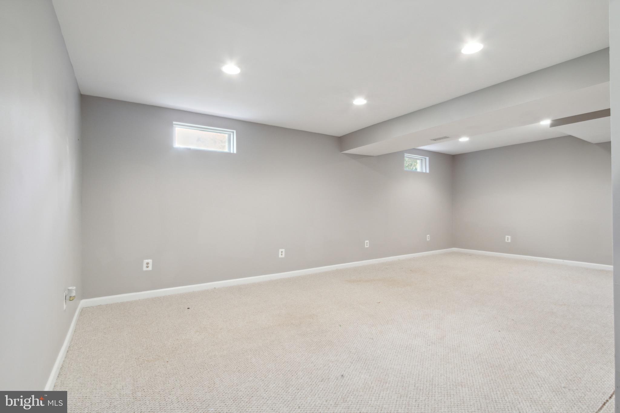 ROLLINGWOOD VILLAGE - Residential Lease