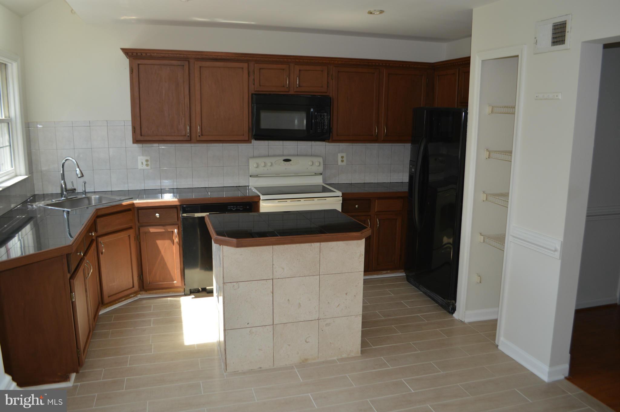 LAKE RIDGE - Residential Lease