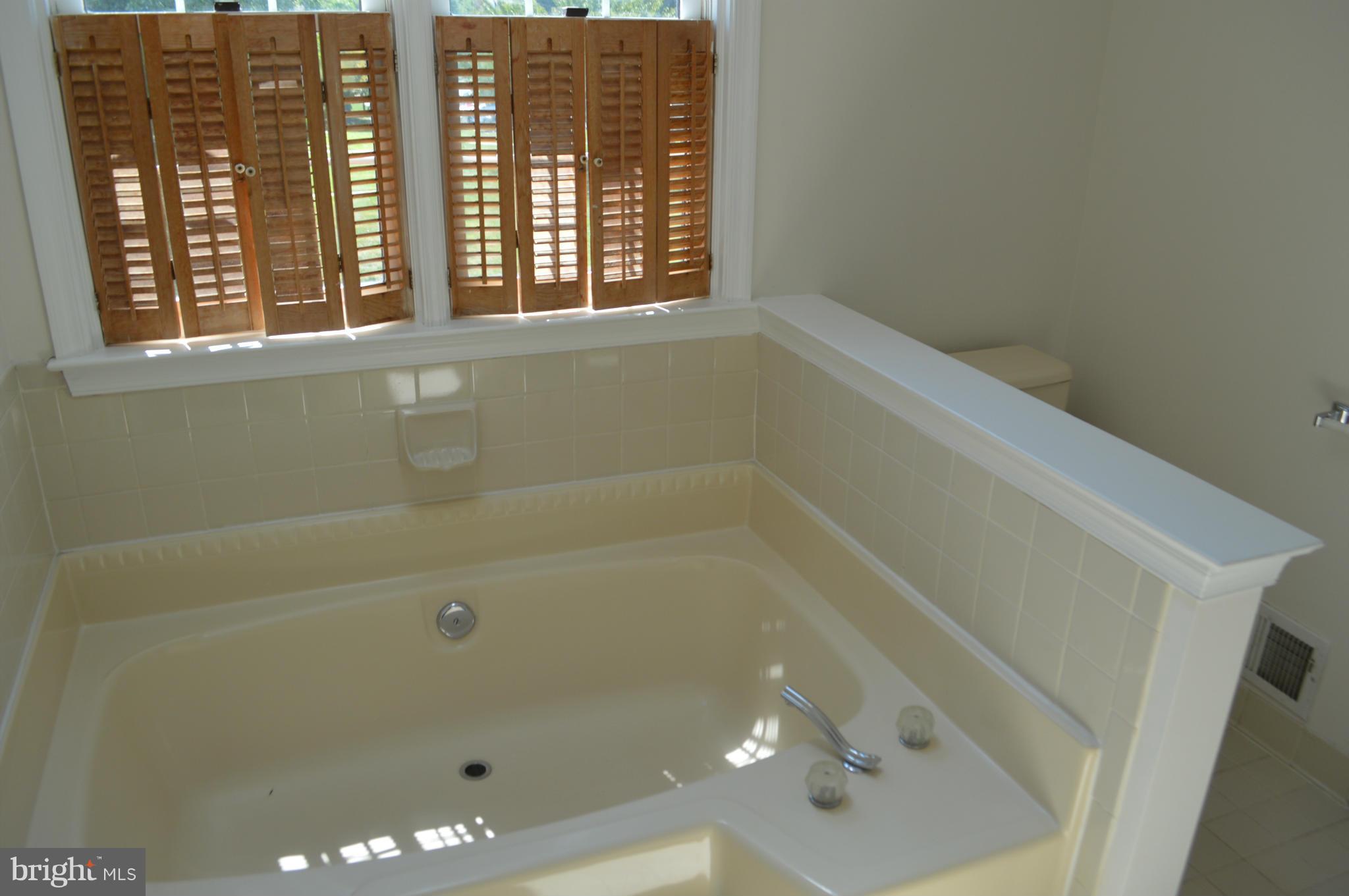 LAKE RIDGE - Residential Lease