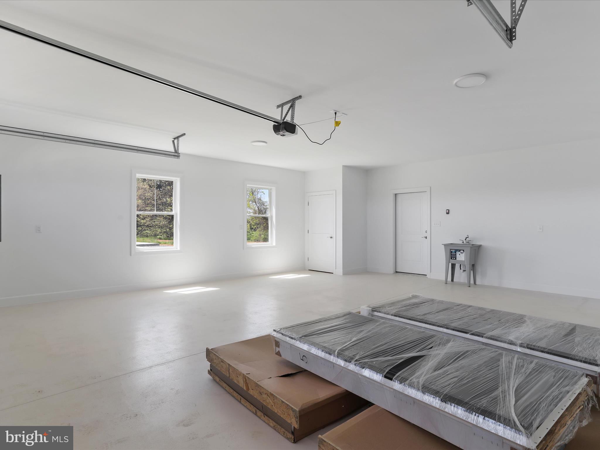 MEADOWBROOK - Residential