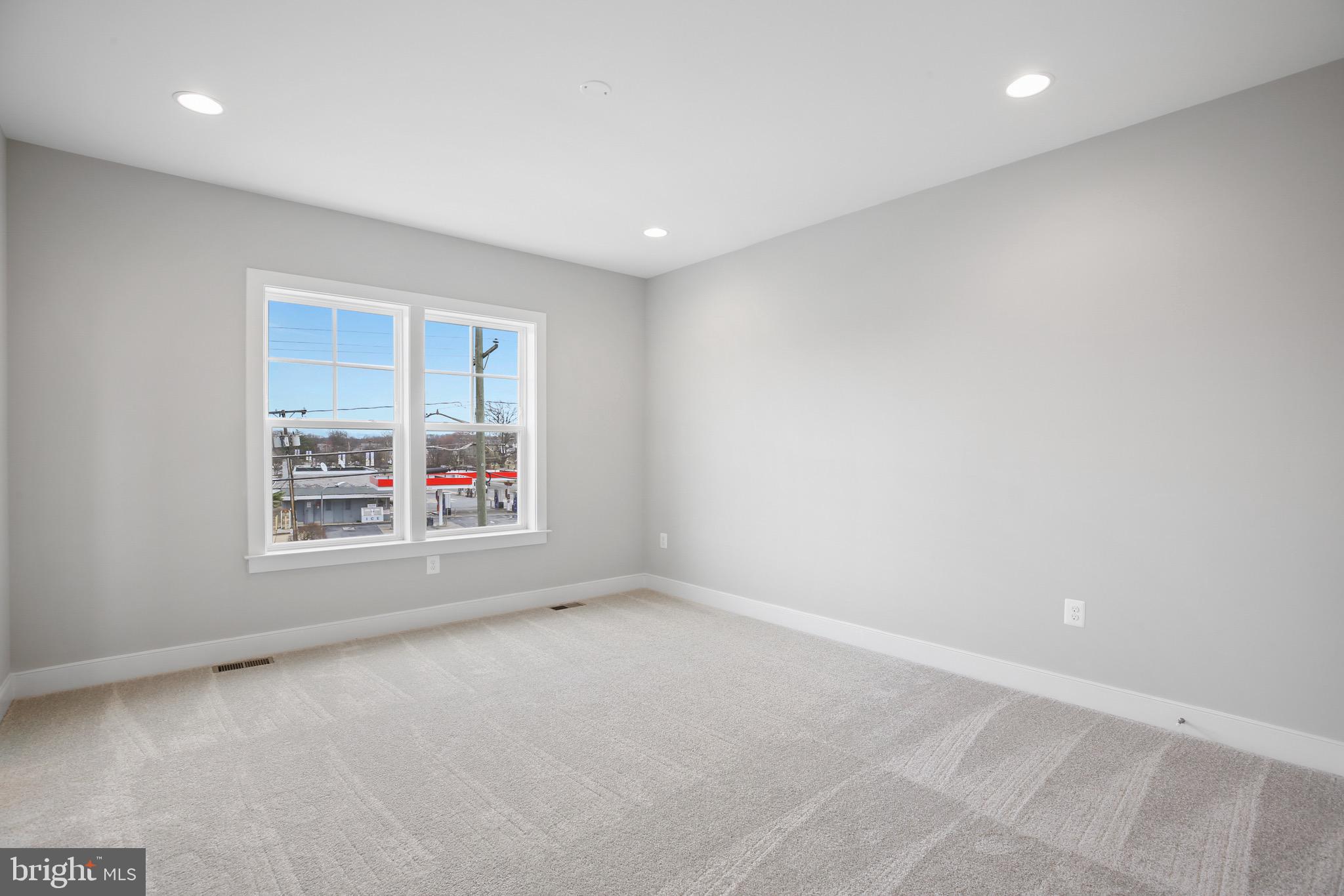 VIENNA WOODS - Residential