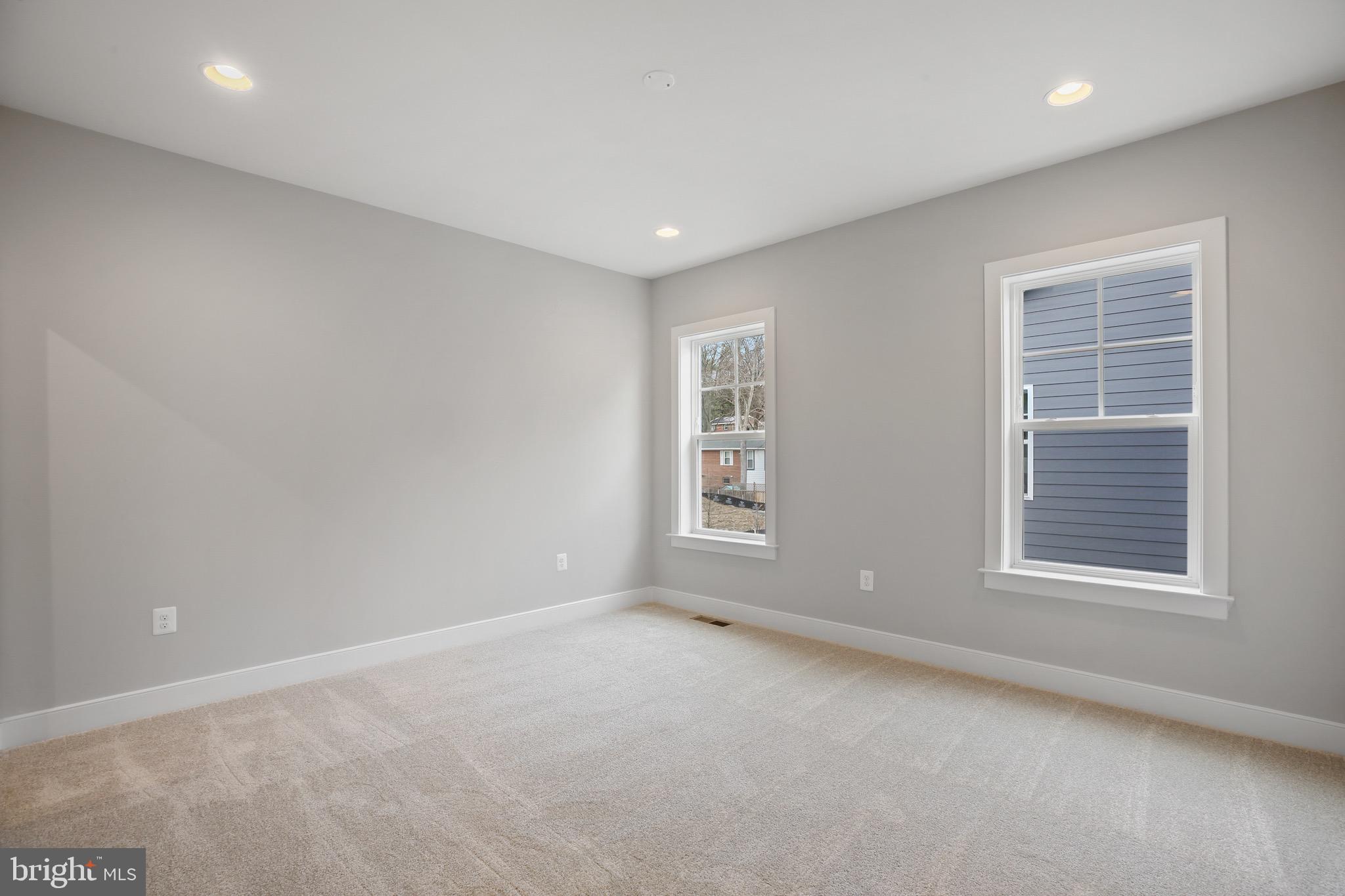 VIENNA WOODS - Residential