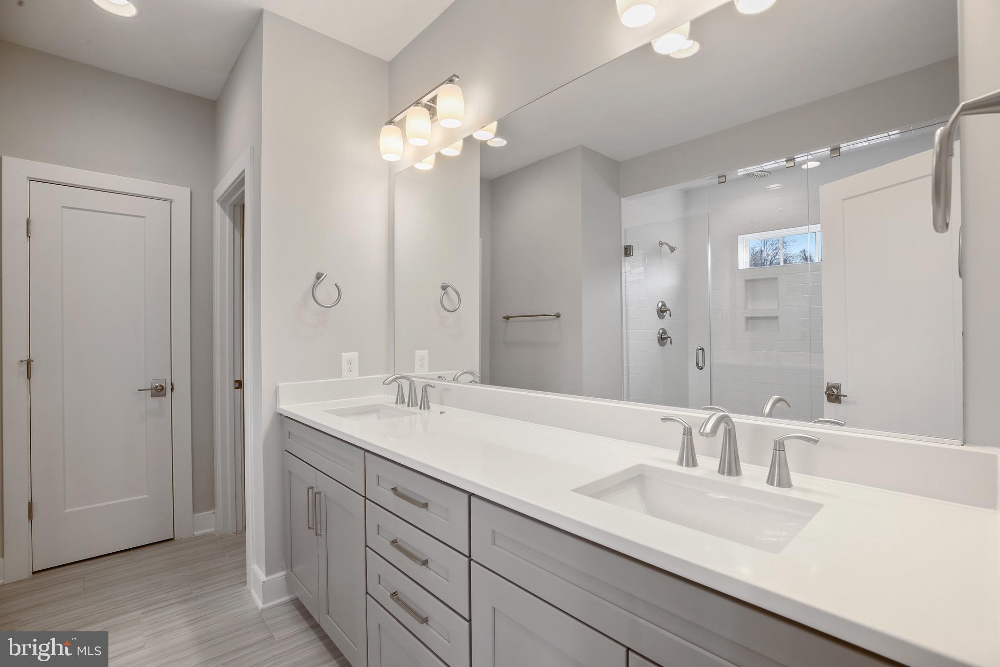 VIENNA WOODS - Residential