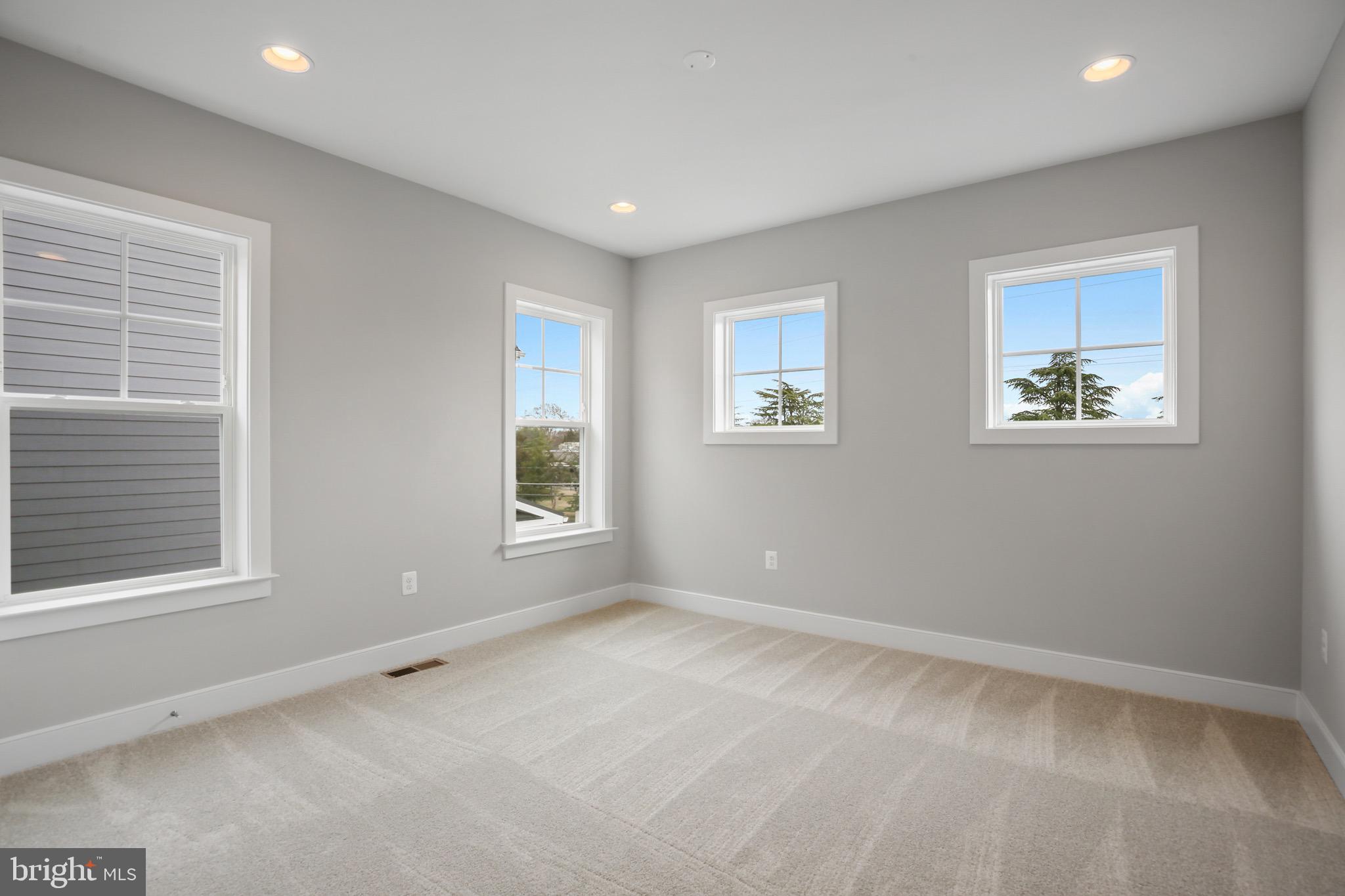 VIENNA WOODS - Residential