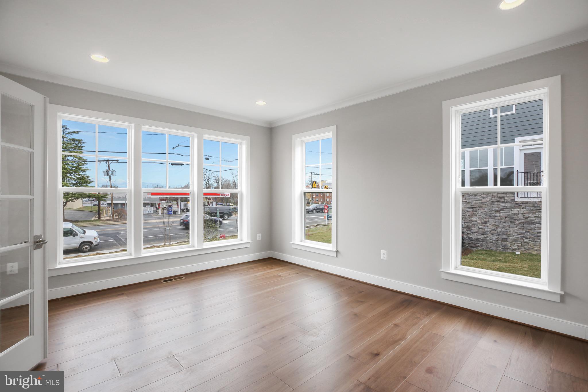 VIENNA WOODS - Residential