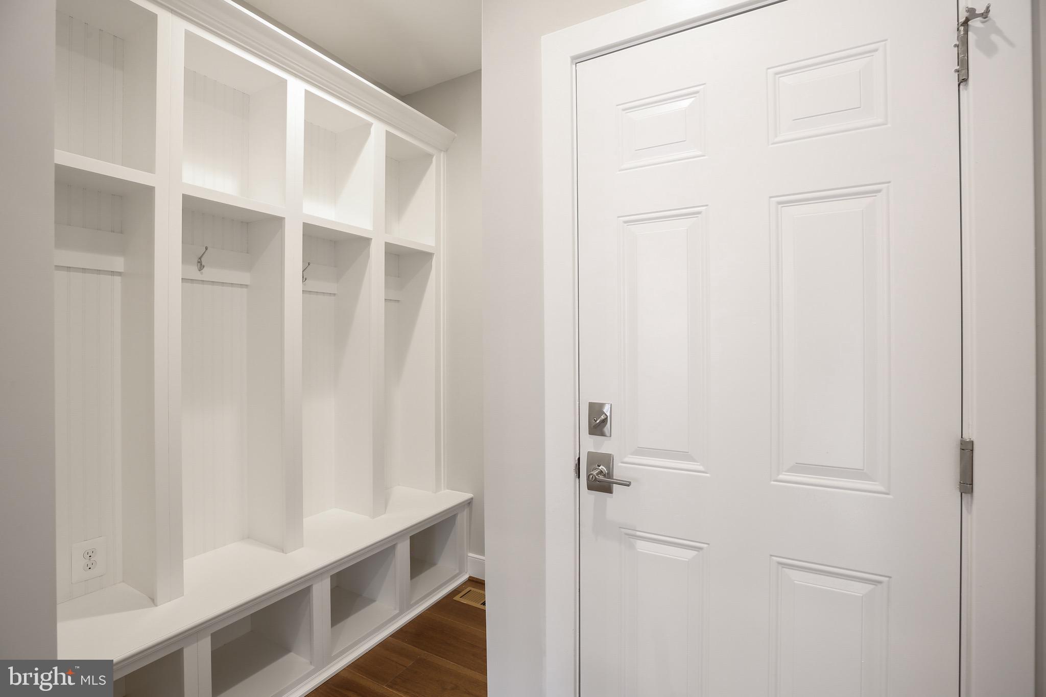 VIENNA WOODS - Residential